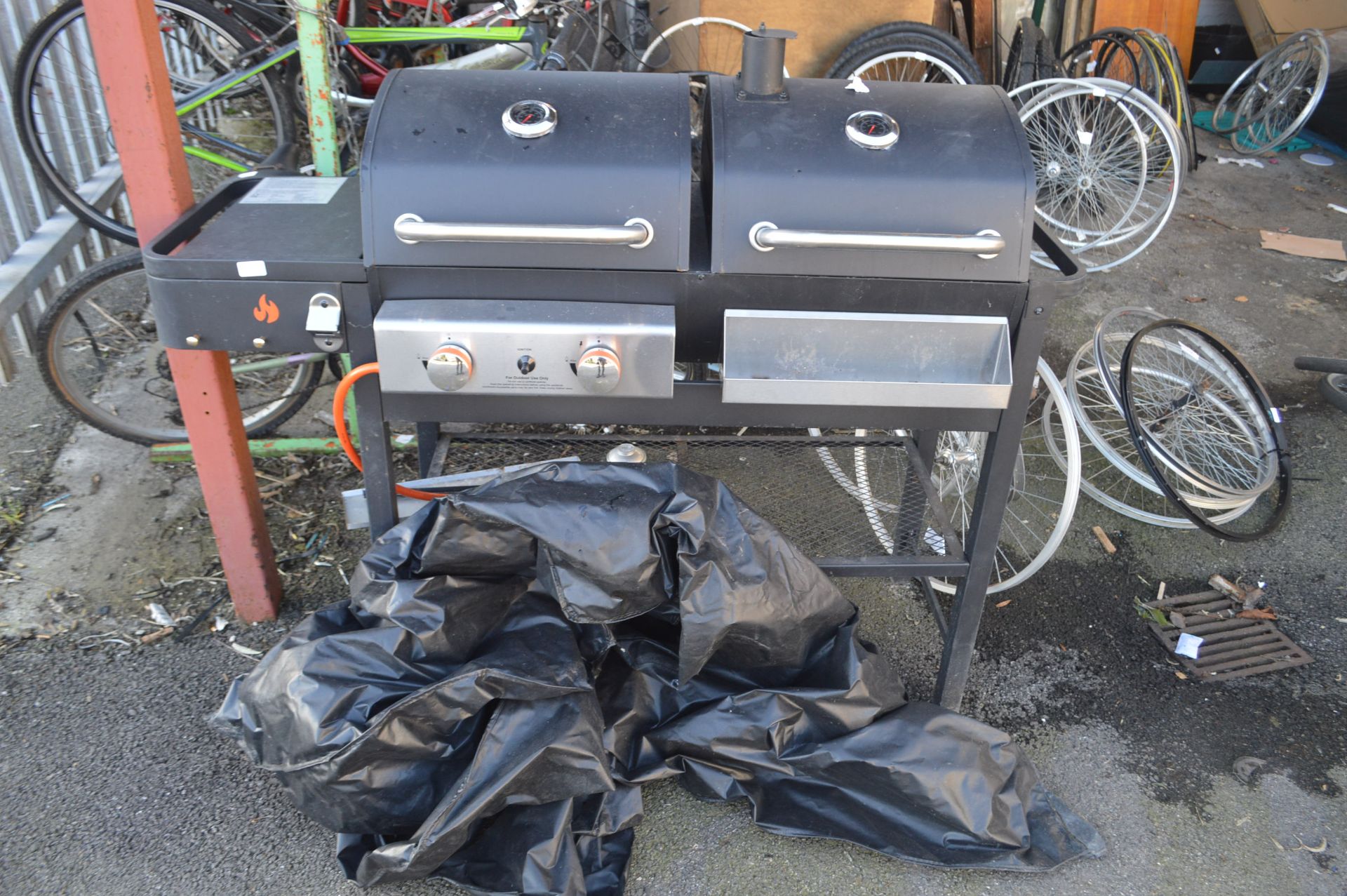 Double Gas Burner Barbecue