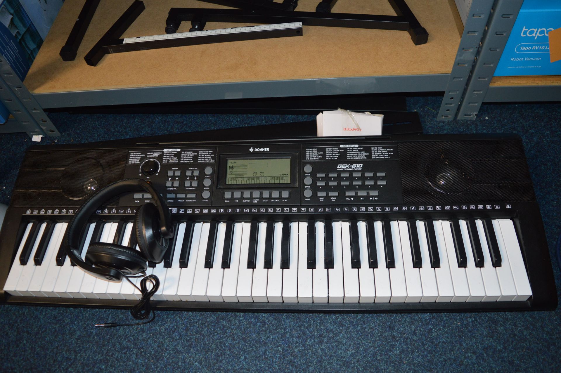 *Donner DEK610 Electric Piano on Stand