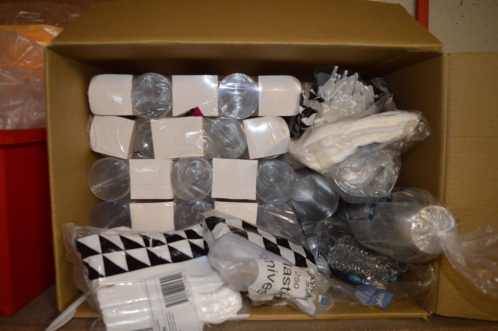 Contents of Shelf to Include Takeaway Boxes, Cups, - Image 3 of 3