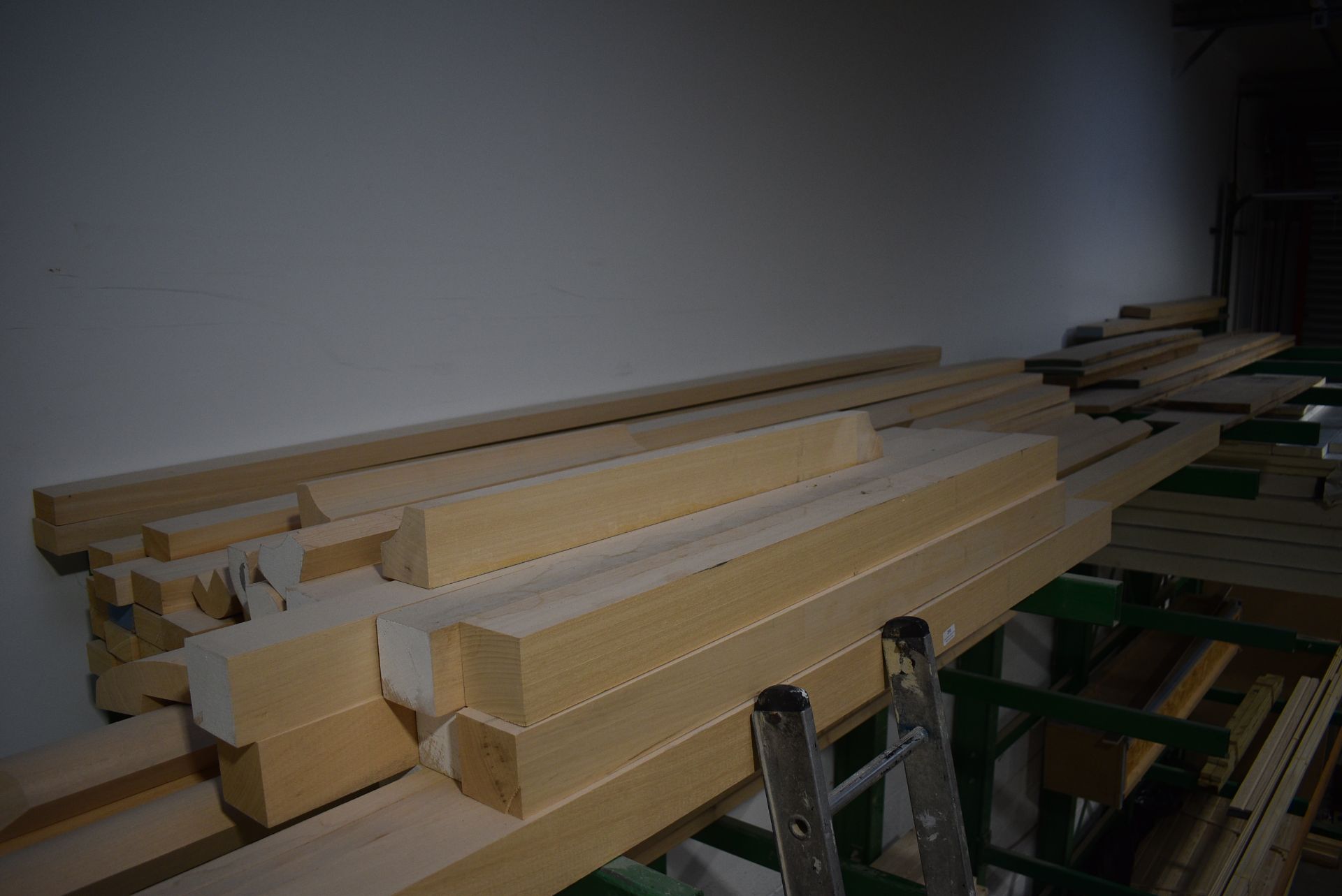 *Assorted Lengths of Wood (up to 3m long) and Corner Panels - Image 3 of 3