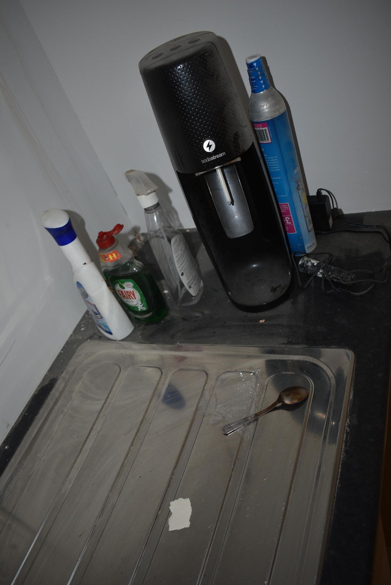 *Loose Contents of The Kitchen to Include Fridge, Cups, Kettle, Microwave, Soda Stream, etc. - Image 6 of 6