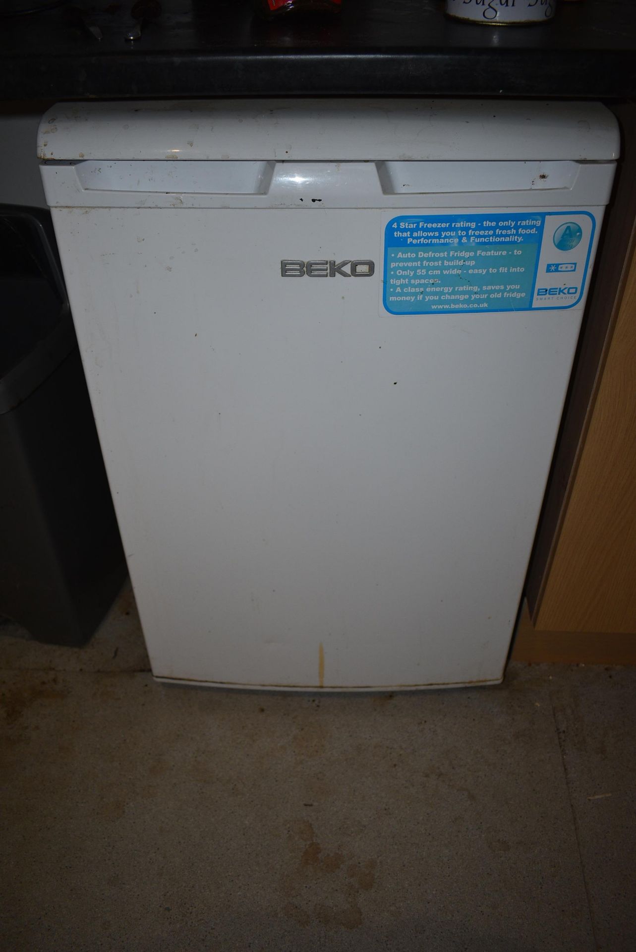 *Loose Contents of The Kitchen to Include Fridge, Cups, Kettle, Microwave, Soda Stream, etc. - Image 4 of 6