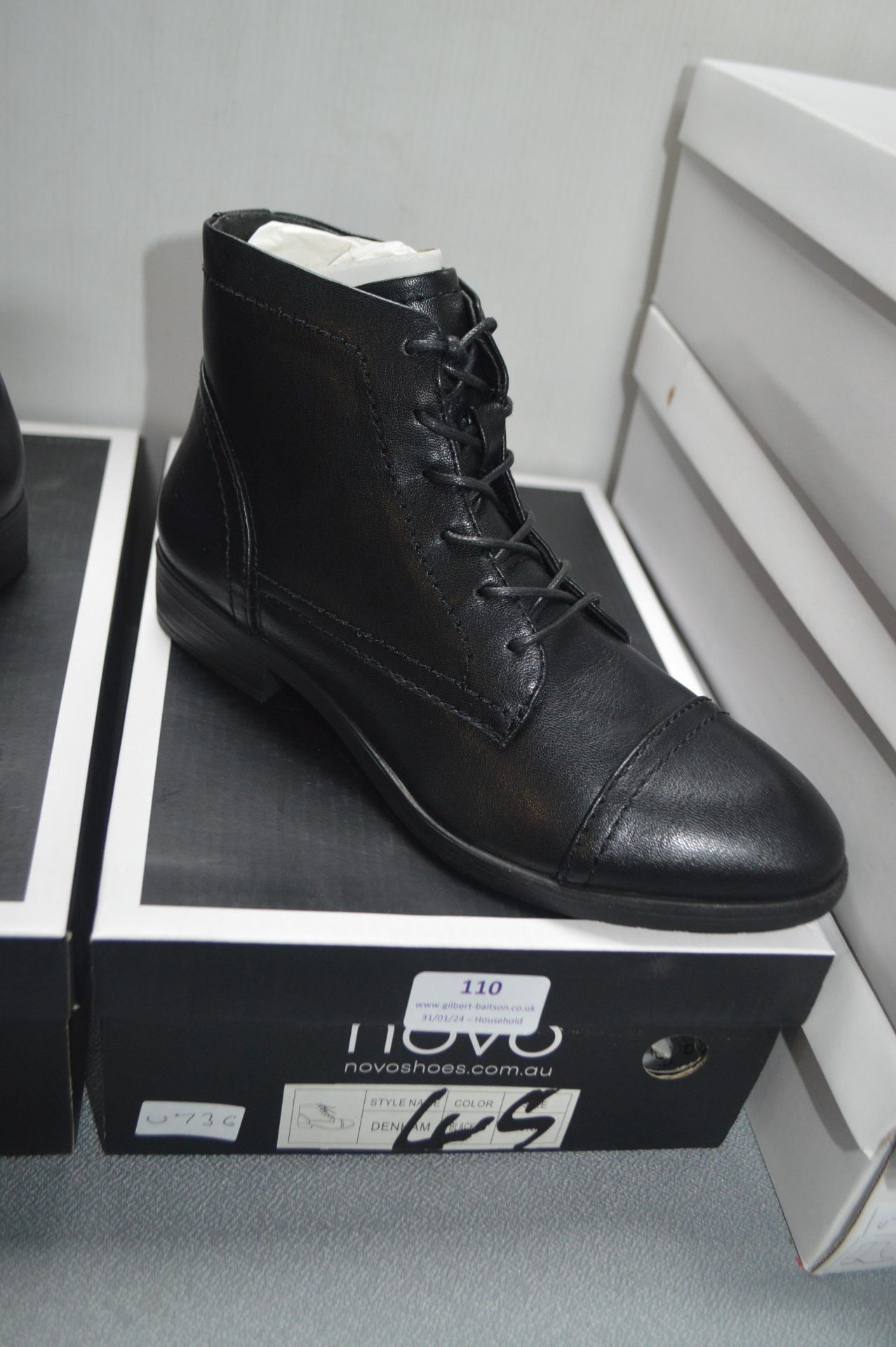 Novo Lady's Black Ankle Boots Size: 4.5