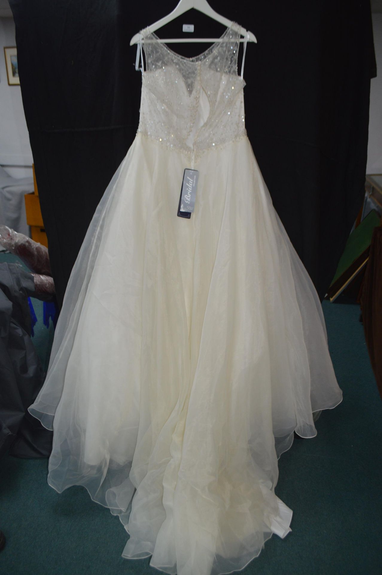 Victoria Kay Ivory/Champagne Wedding Dress Size: 20 - Image 2 of 2