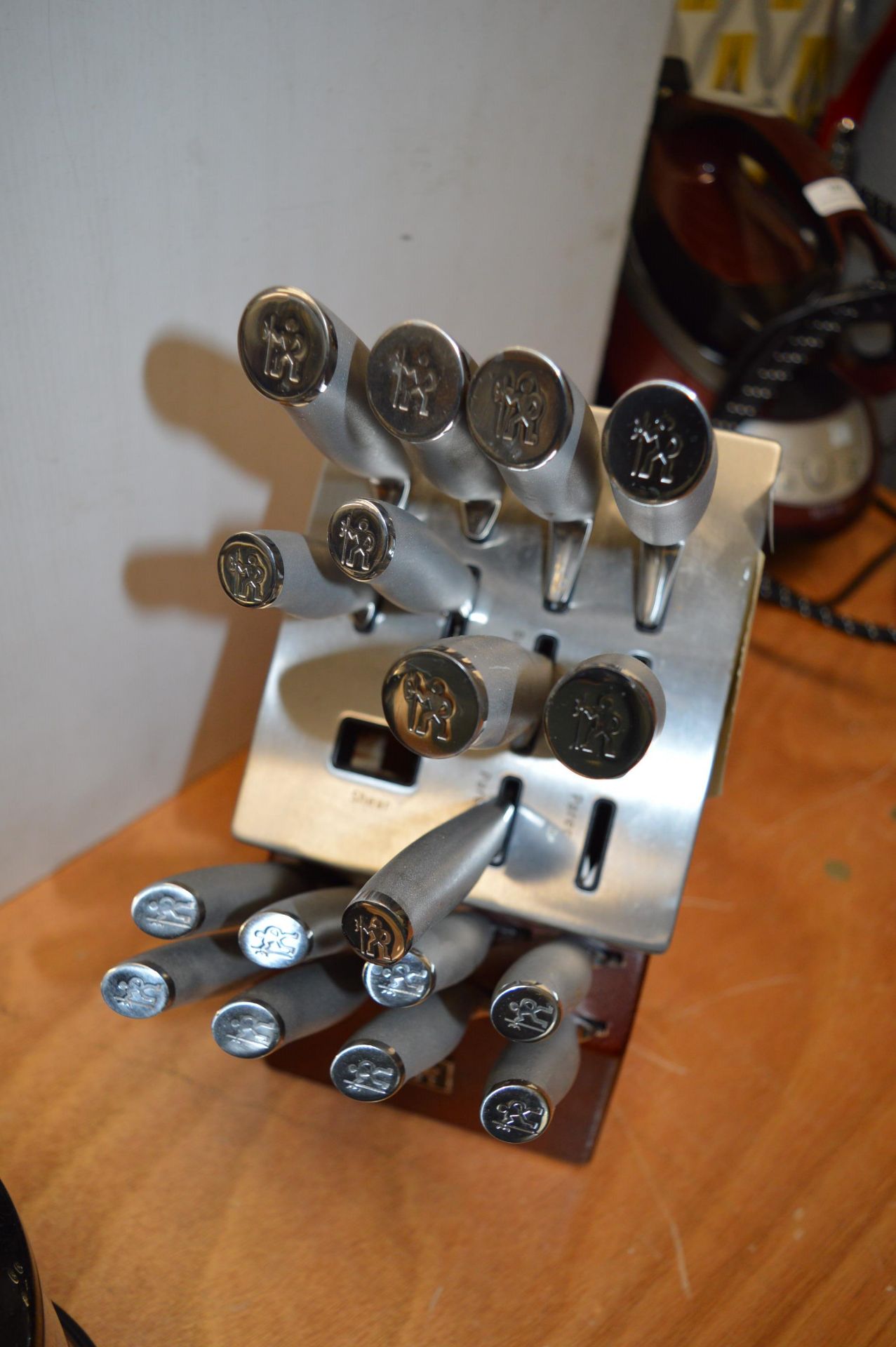 *Henckles Knife Block with 17 Knives - Image 2 of 2