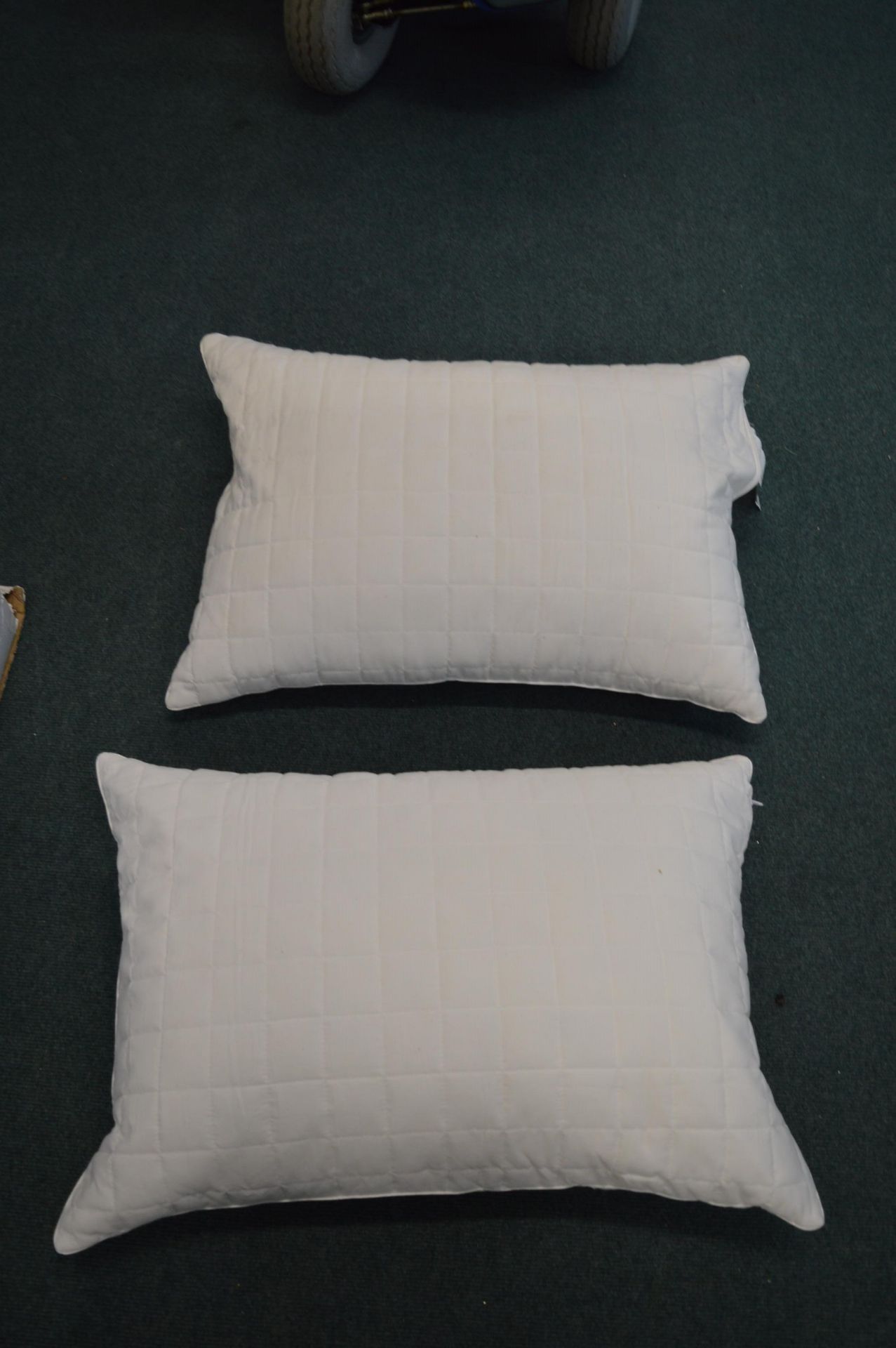 *Two Memory Foam Pillows 50x71cm