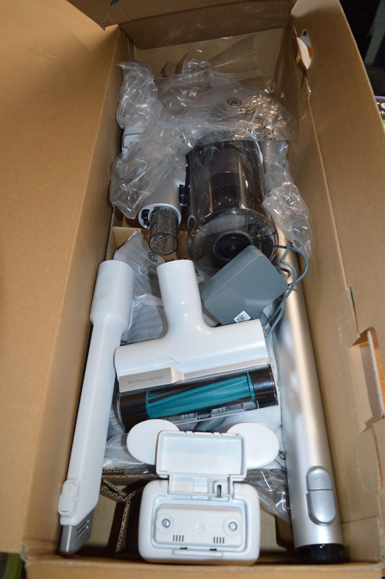 *Samsung Jet 70 Cordless Stick Vacuum Cleaner - Image 2 of 2