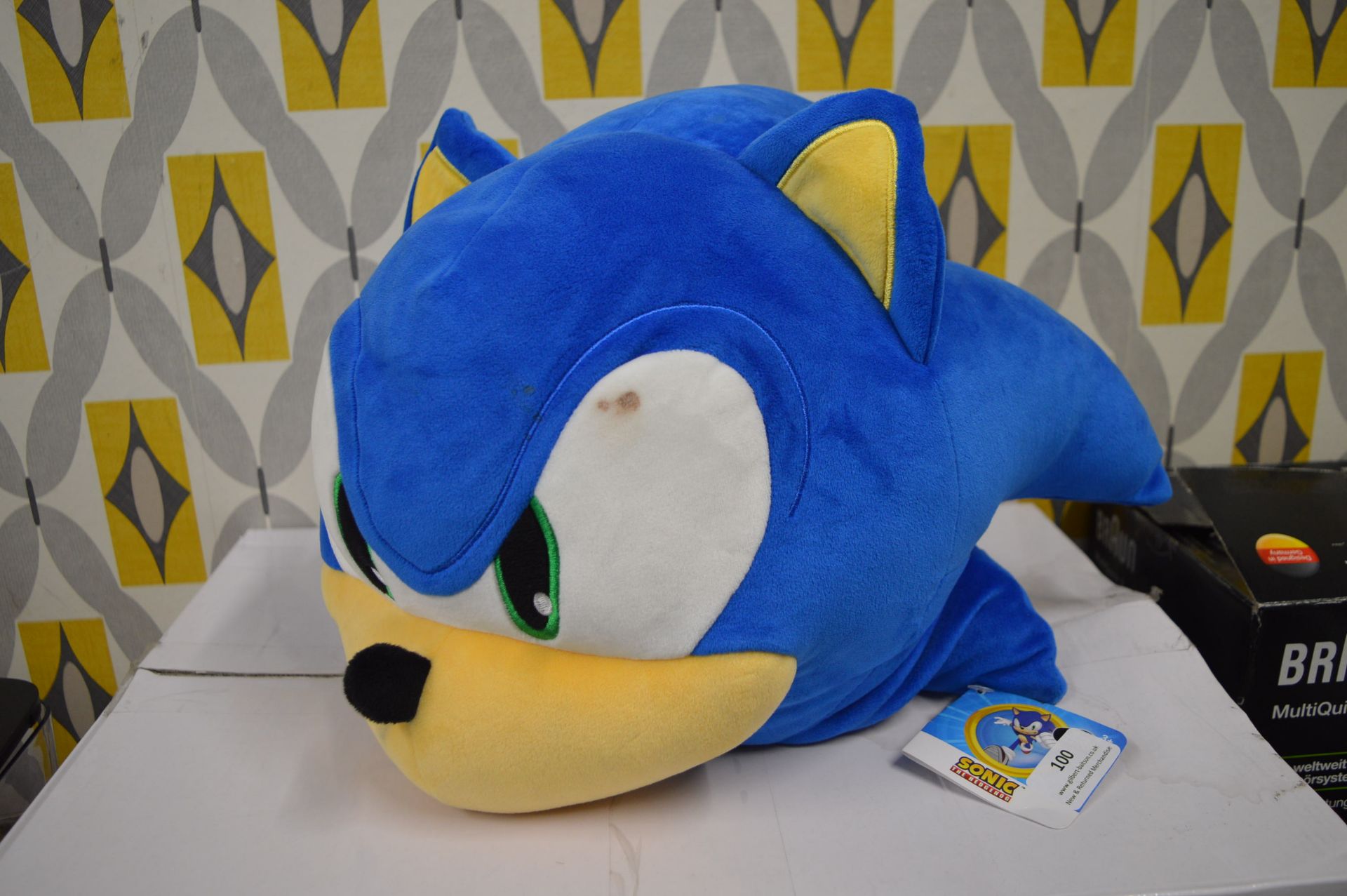 *Sonic the Hedgehog Plus Cushion
