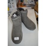 *Kirkland Lay's Scallop Edged Boots in Grey Size: