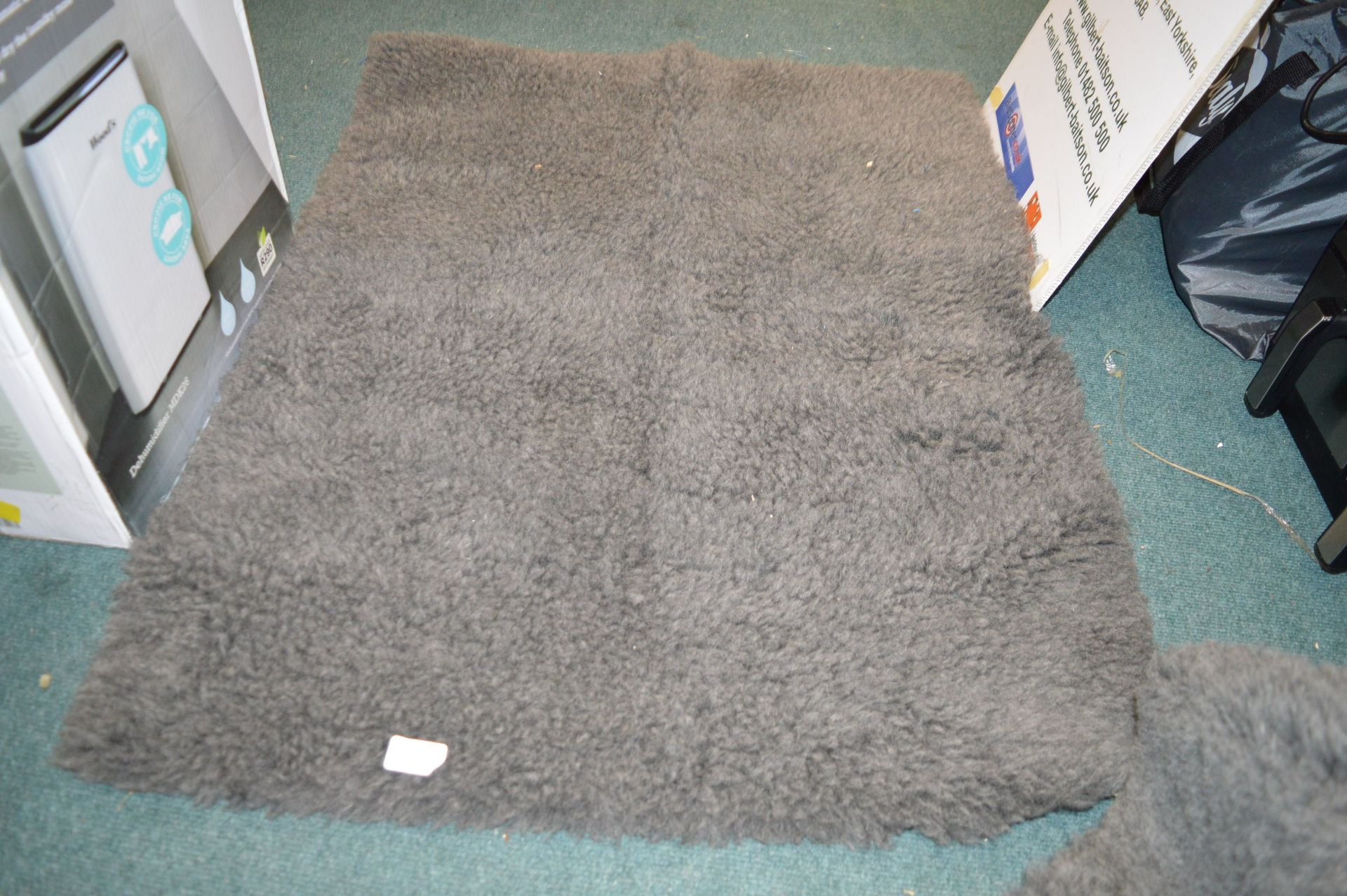 *Grey Deep Pile Non-Slip Vet Bed