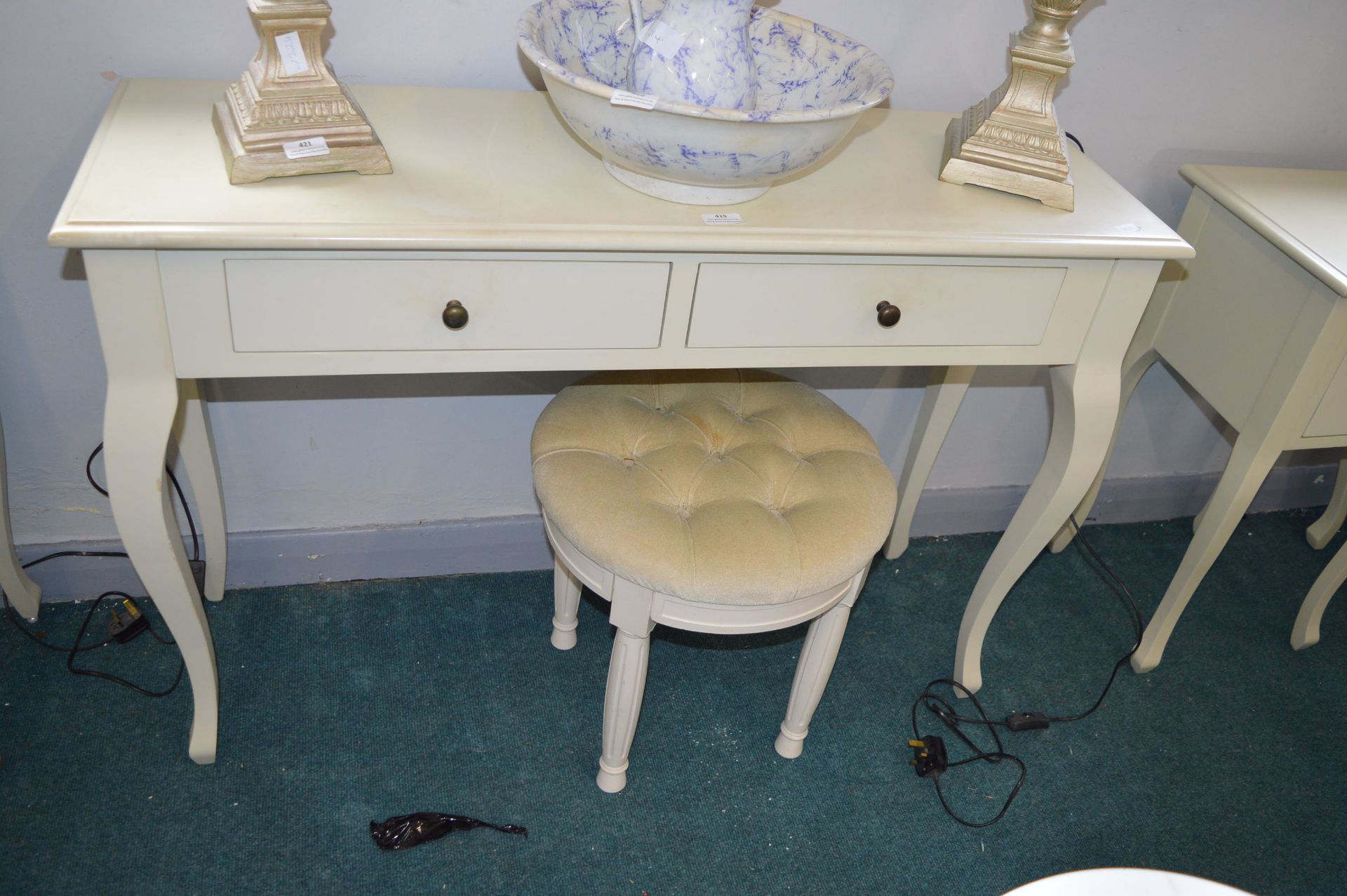 Dressing Table & Stool (matching lot 418)