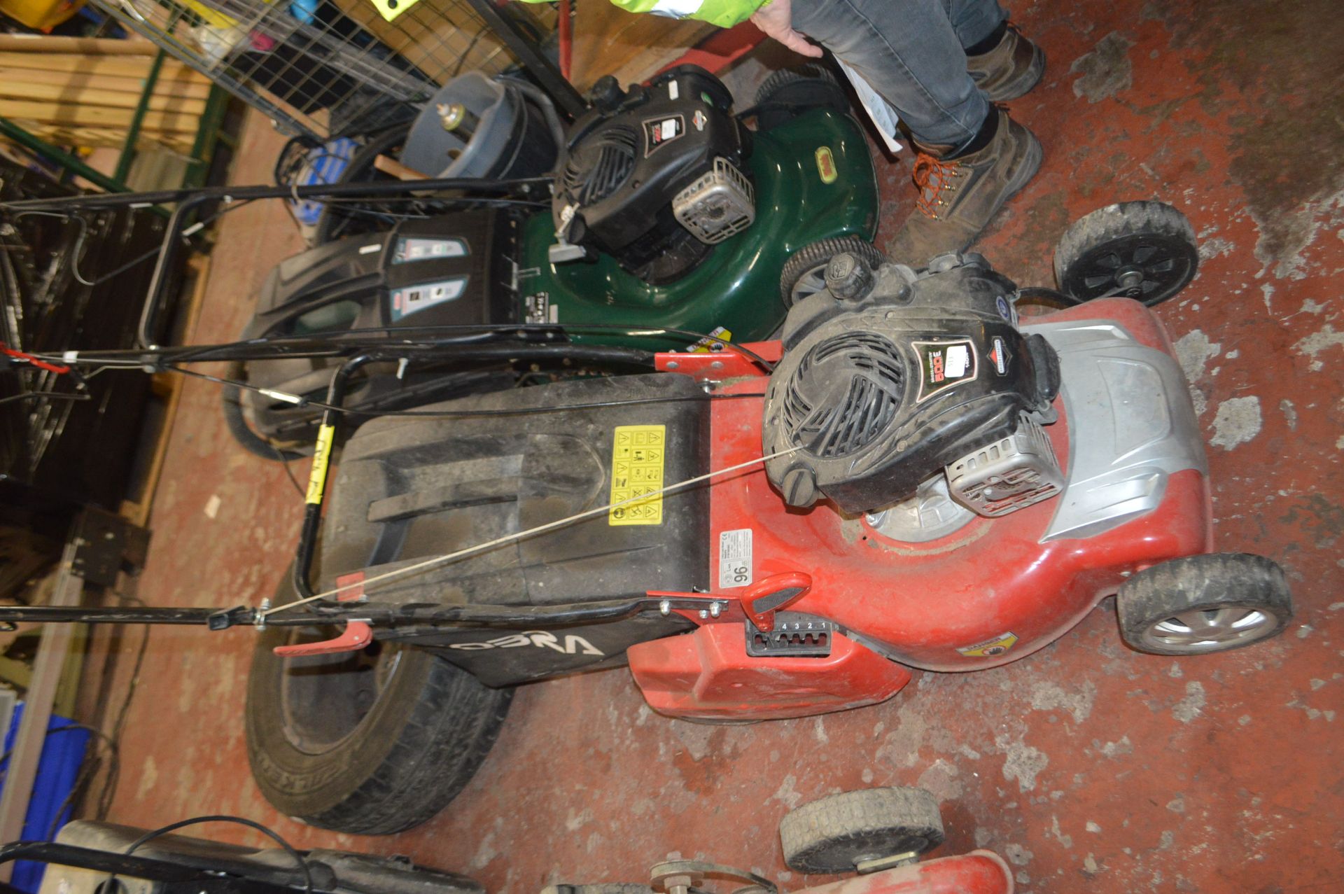 *Briggs & Stratton 500E Petrol Lawnmower