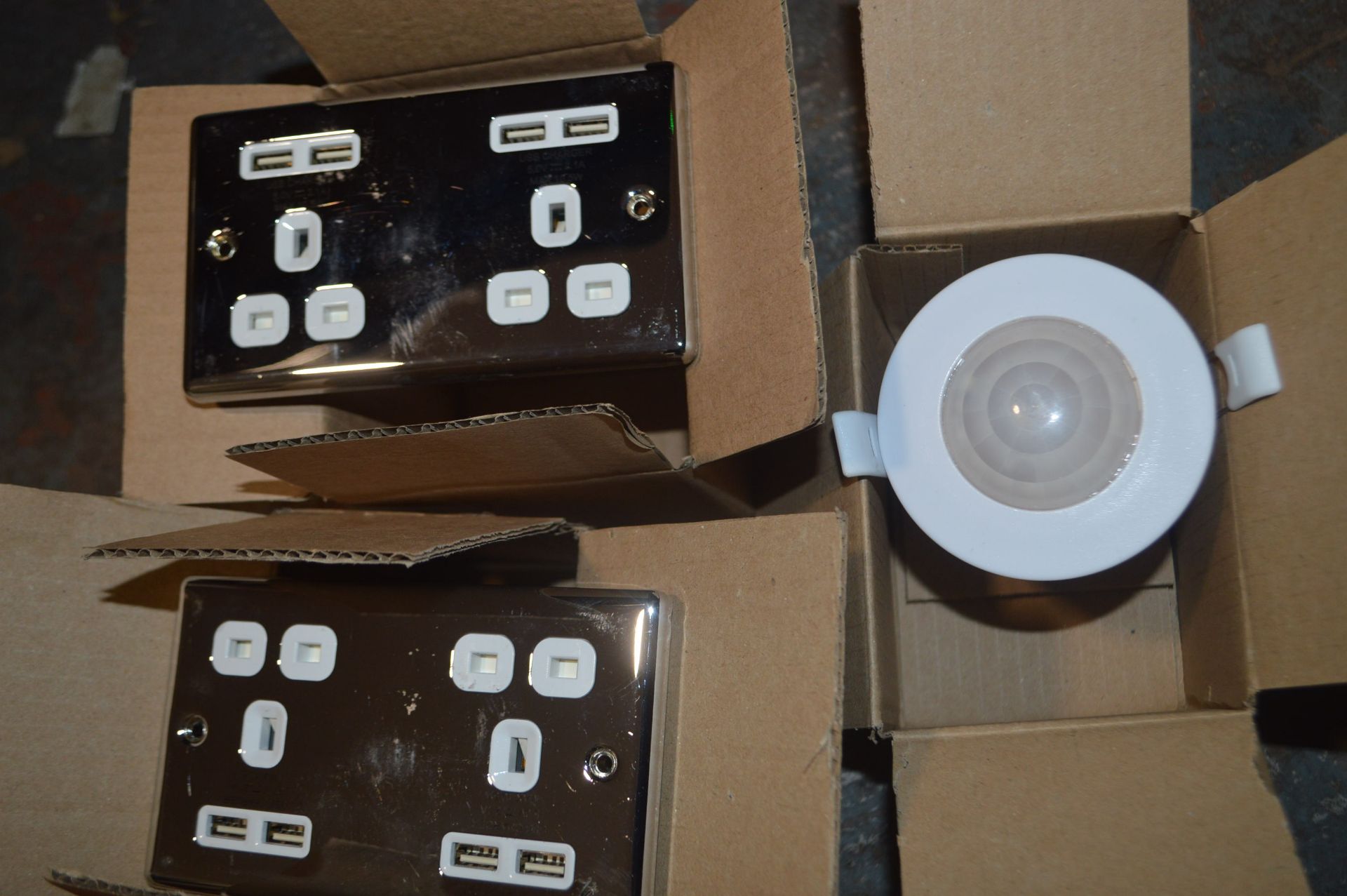 *Assortment of Electrical Accessories Including Lighting, Digital Thermostat, Switches, etc. - Image 4 of 5