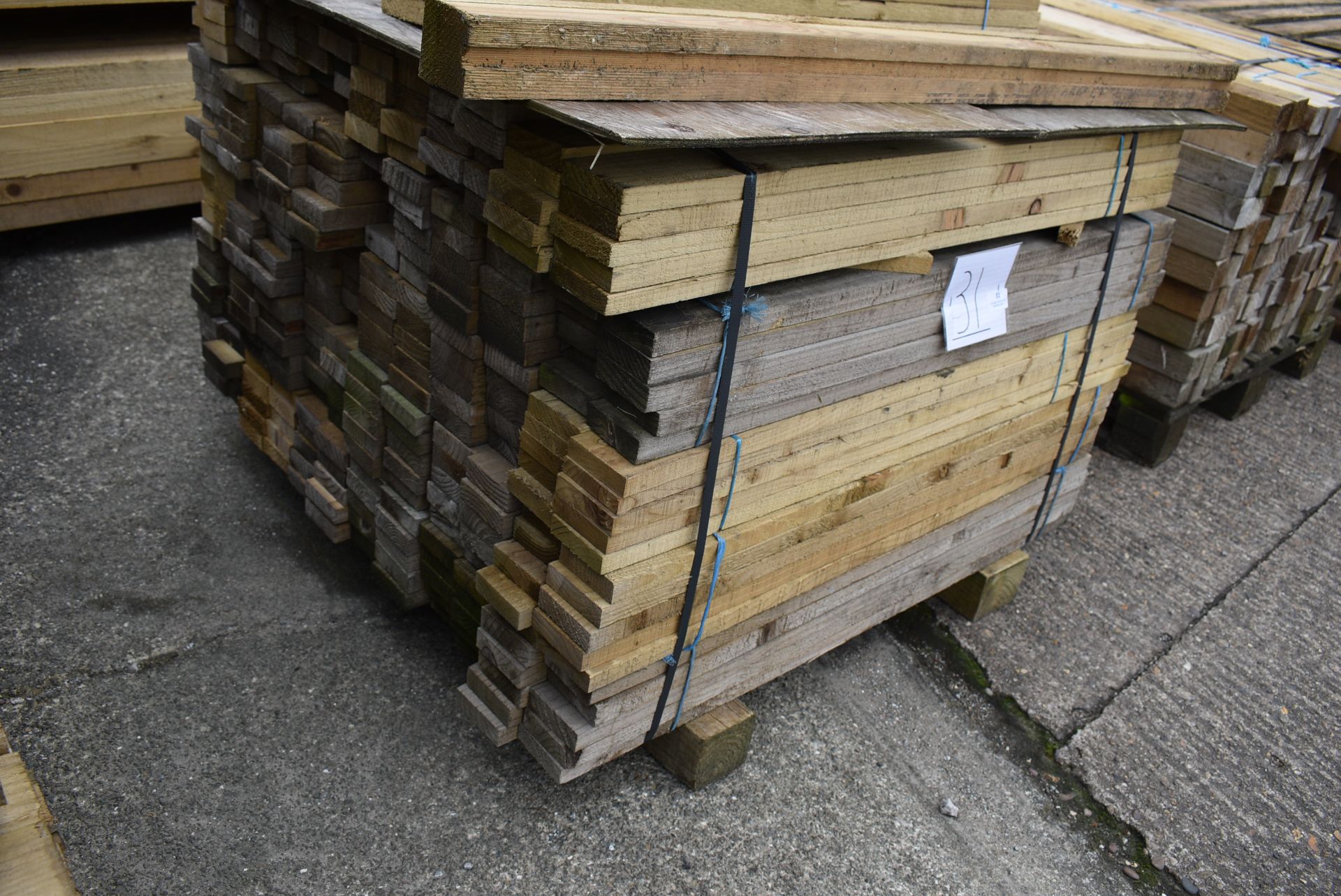 *0.9m 21x75mm Sawn Green Treated Palings