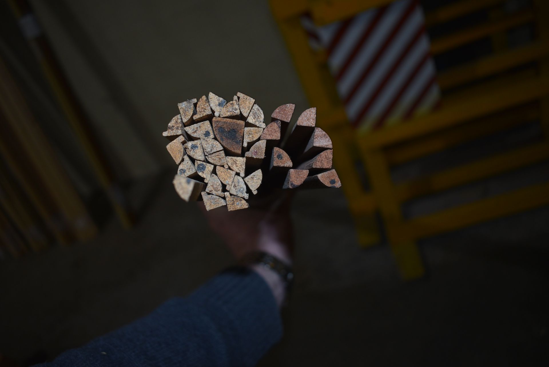 *2.4m Lengths of Red Wood 9mm² Quad and Glass Bead, and 2.1m Length of 12x34mm Doorstop - Image 2 of 2