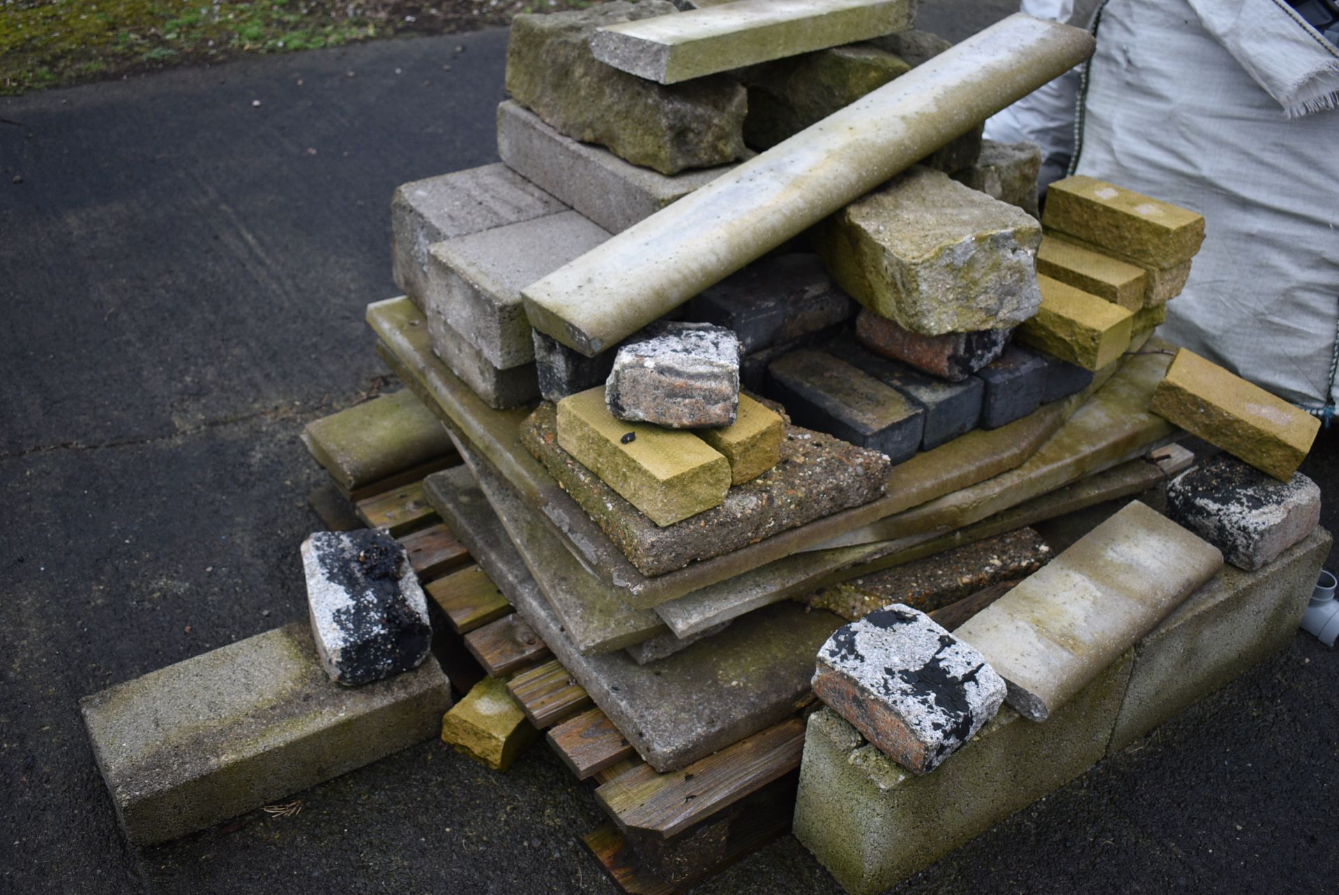 *Pallet of Breezeblocks, Cobblestones, Concrete, and York Stone - Image 2 of 3