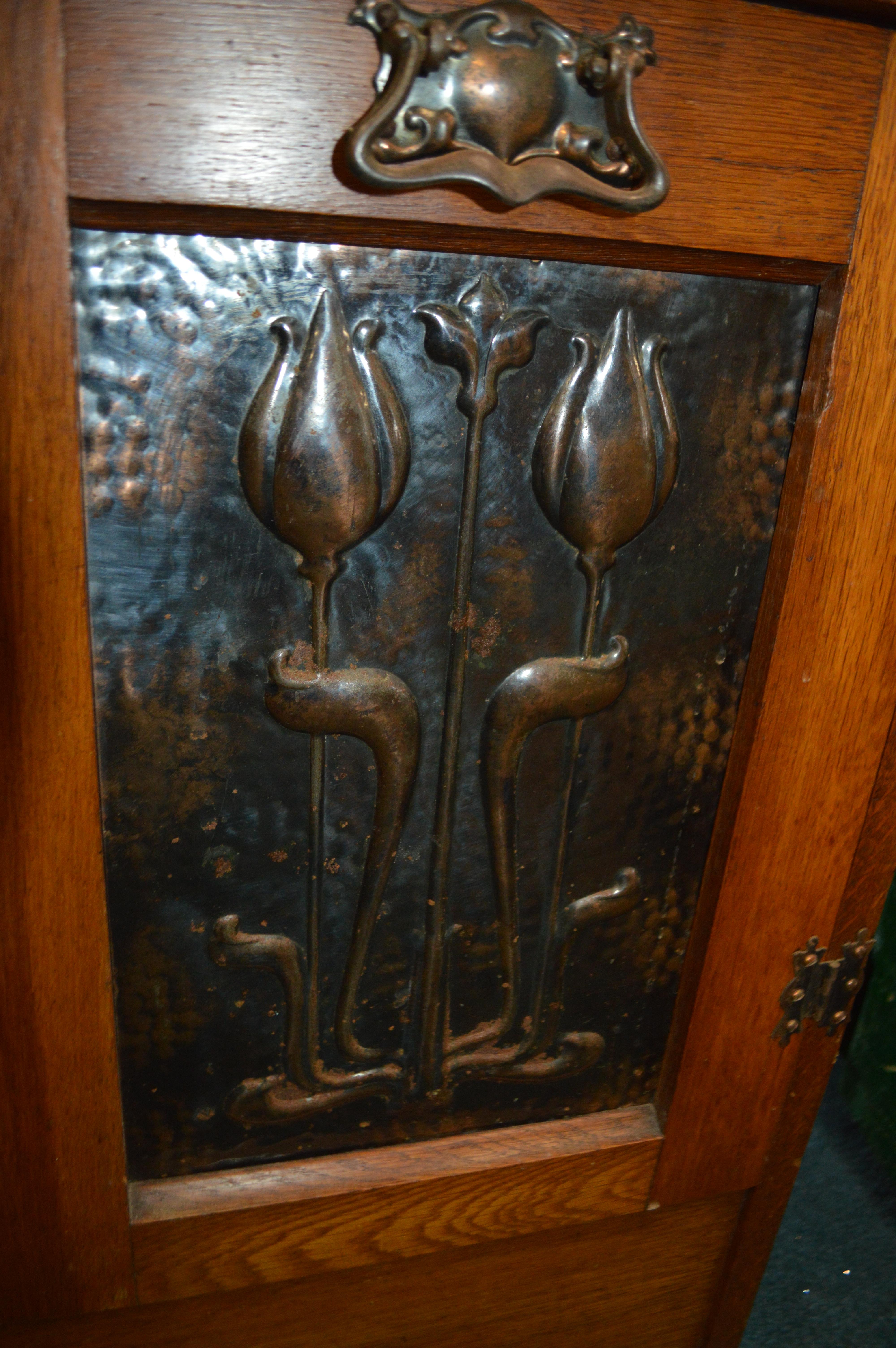 Arts & Crafts Oak Pot Cupboard with Repousse Panel - Image 3 of 3