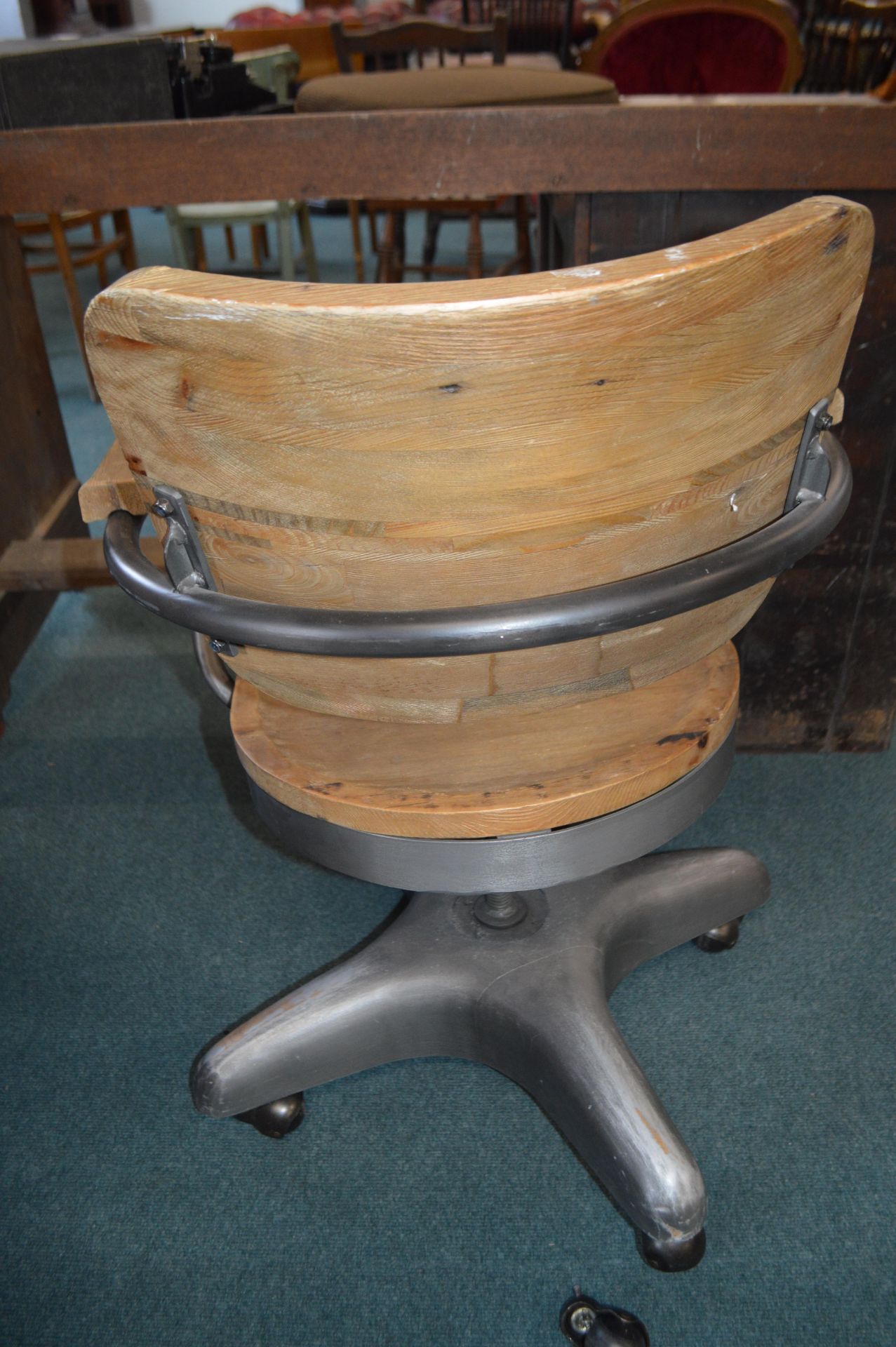 Reproduction Retro Style Swivel Chair - Image 4 of 5