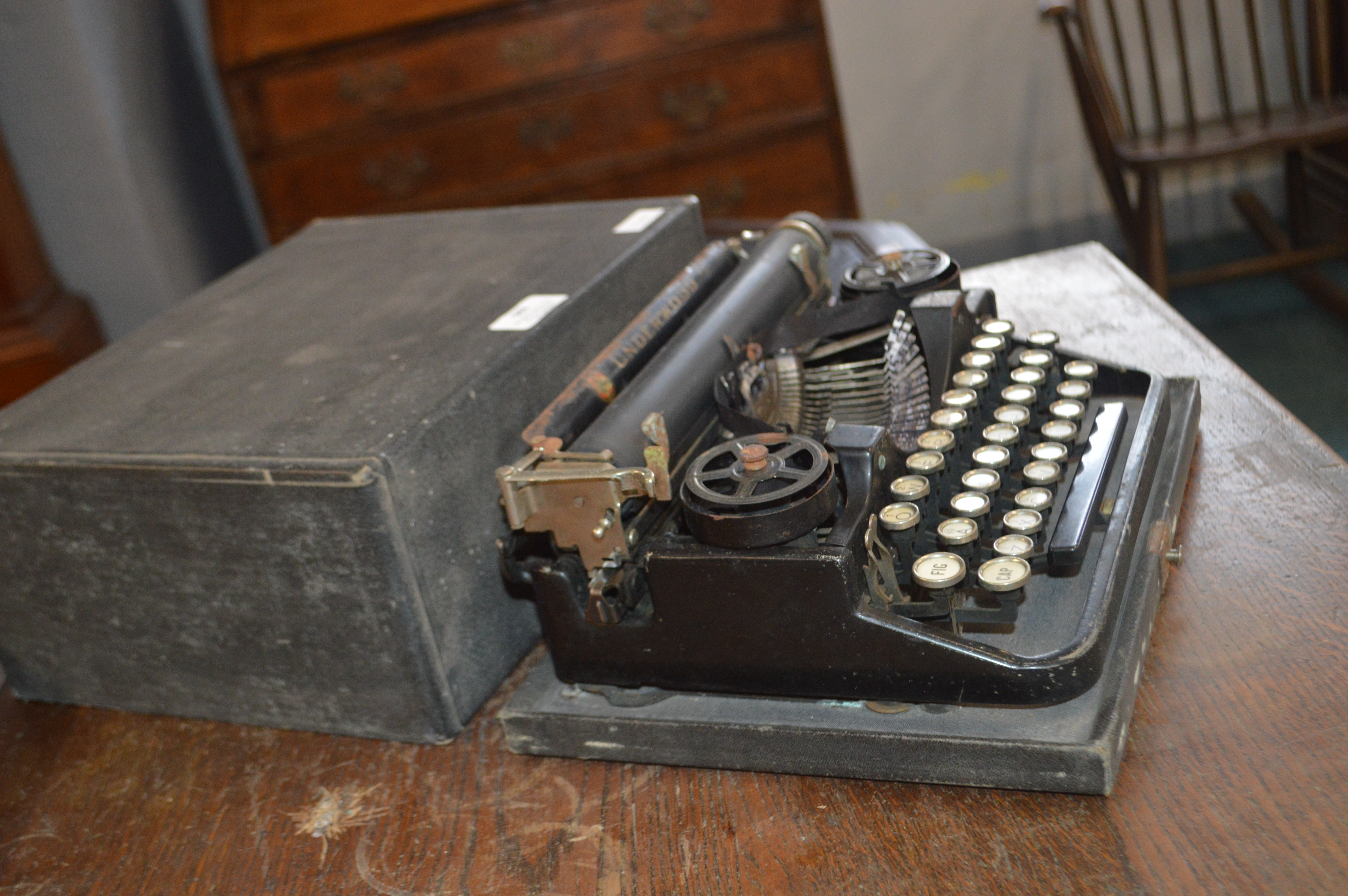 Underwood Typewriter with Carry Case - Image 2 of 2