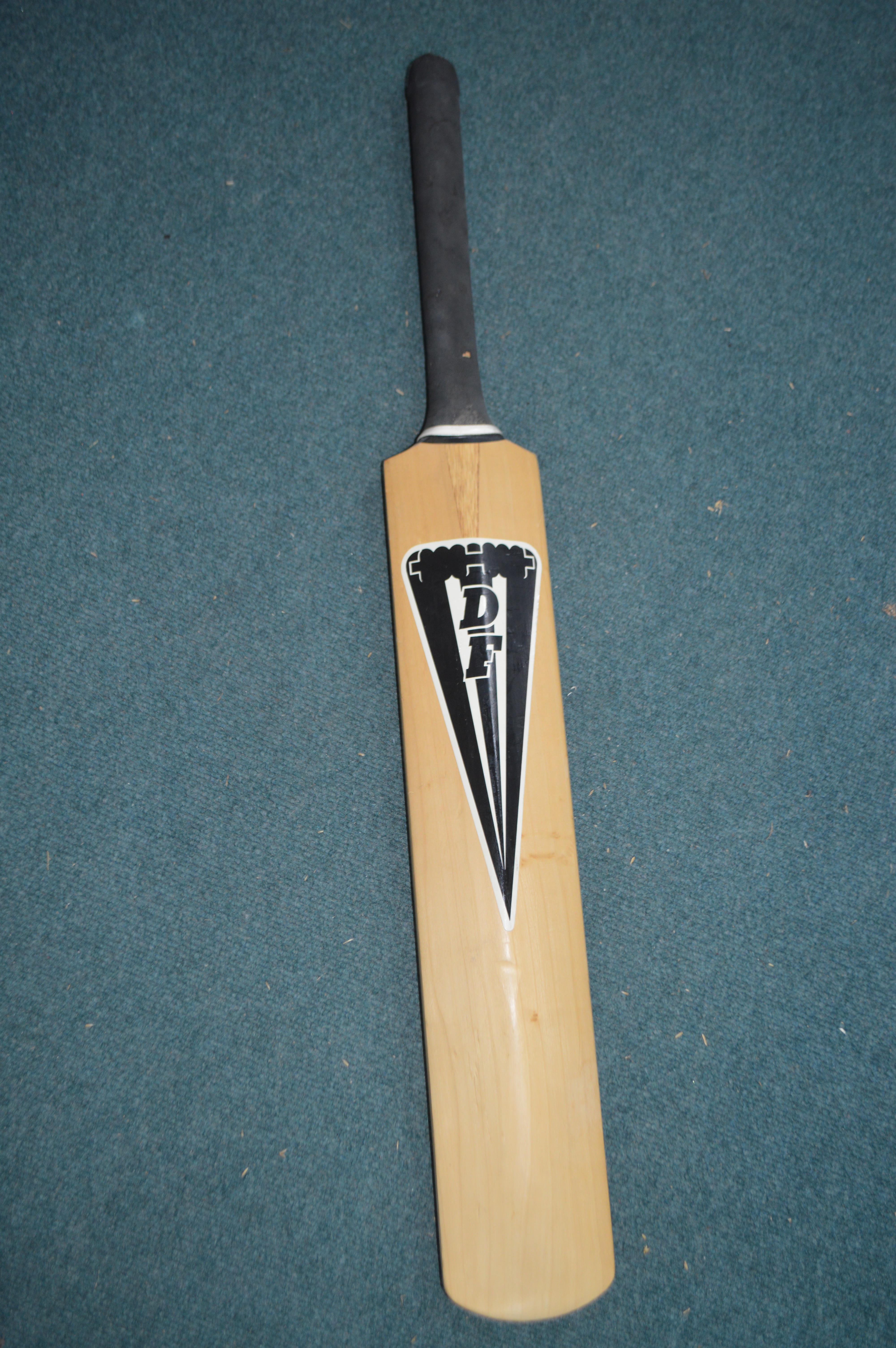 Cricket Bat Signed by Yorkshire and Middlesex Teams including Mark Rampakash - Image 4 of 4