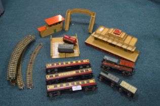 Hornby Dublo Tinplate Train Set with Station etc.