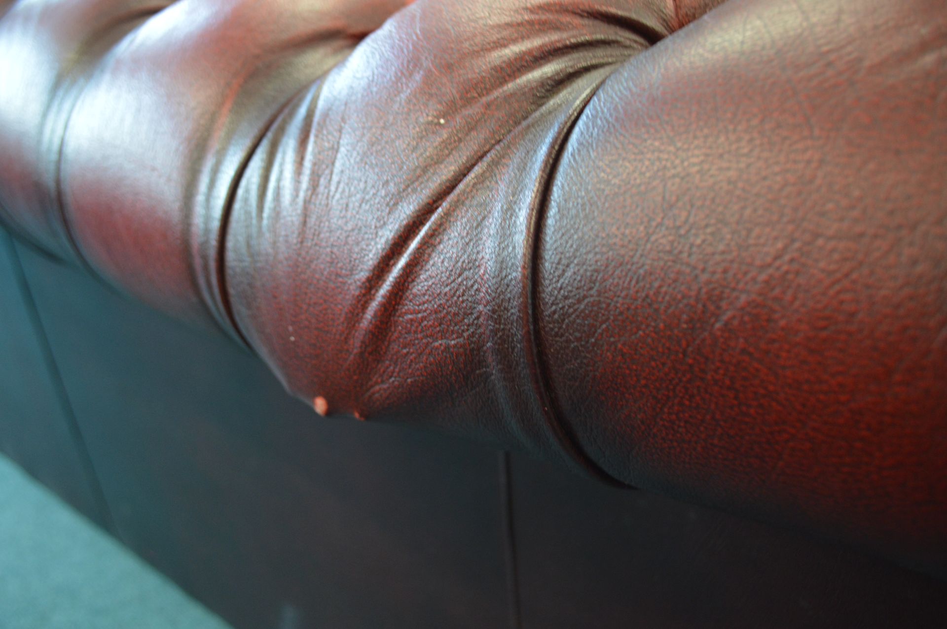 Red Leather Chesterfield Three Seat Sofa (A/F) - Image 5 of 6