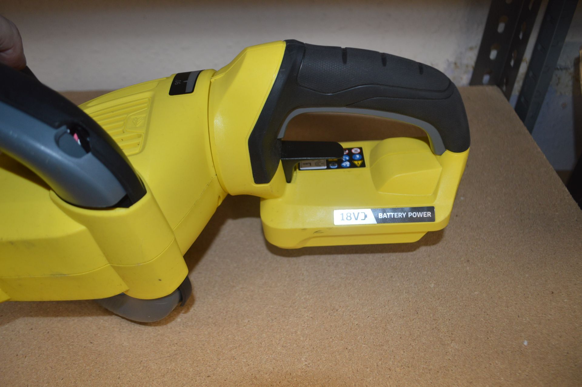 *Karcher Battery Operated Hedge Trimmer - Image 4 of 4