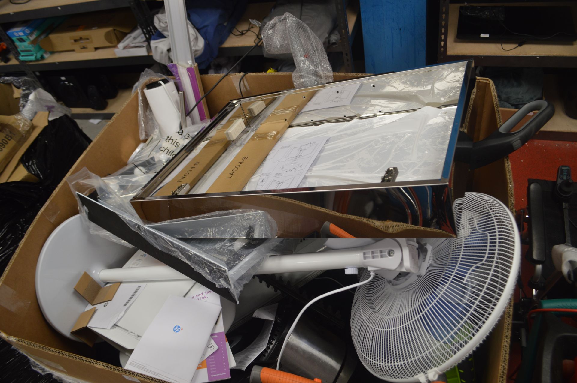 *Contents of Pallet to Include Fans, Bathroom Mirrors, etc. (salvage) - Bild 2 aus 2