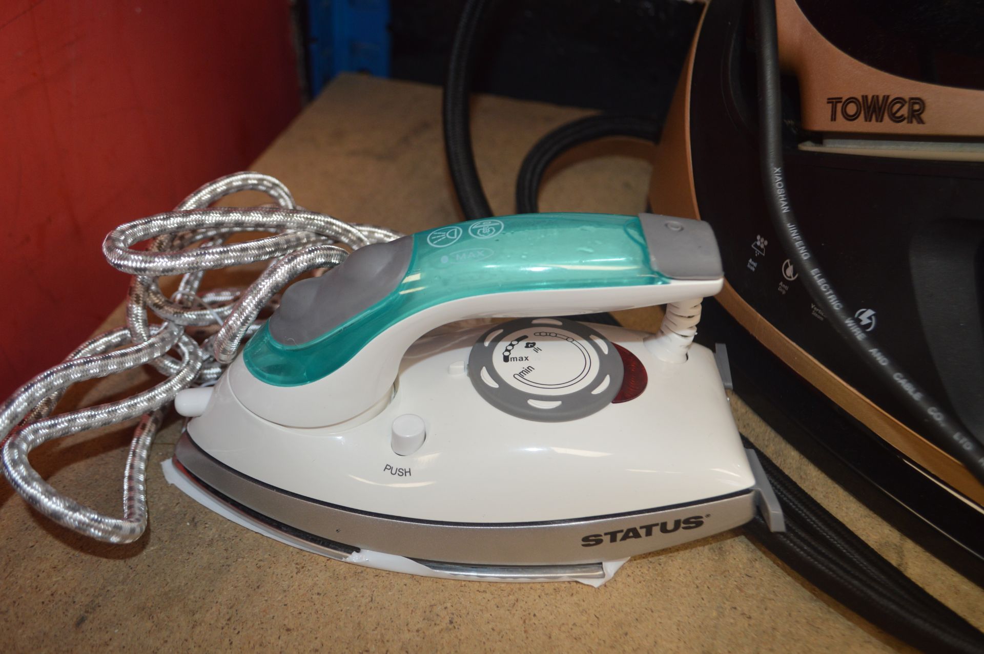 *Philips and Tower Irons, and a Status Travel Iron - Bild 2 aus 2