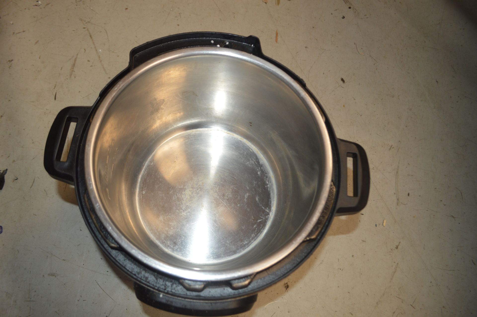 *Instant Pot Electric Pressure Cooker - Bild 2 aus 2