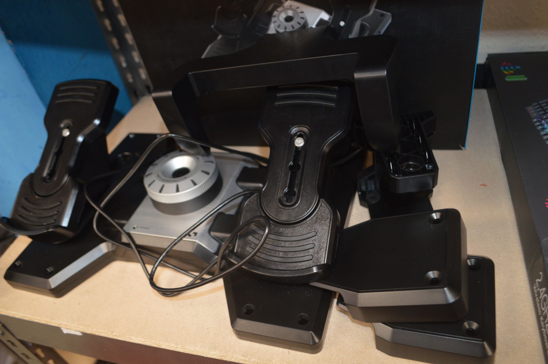 *Logitech Flight Rudder Pedals - Bild 2 aus 2