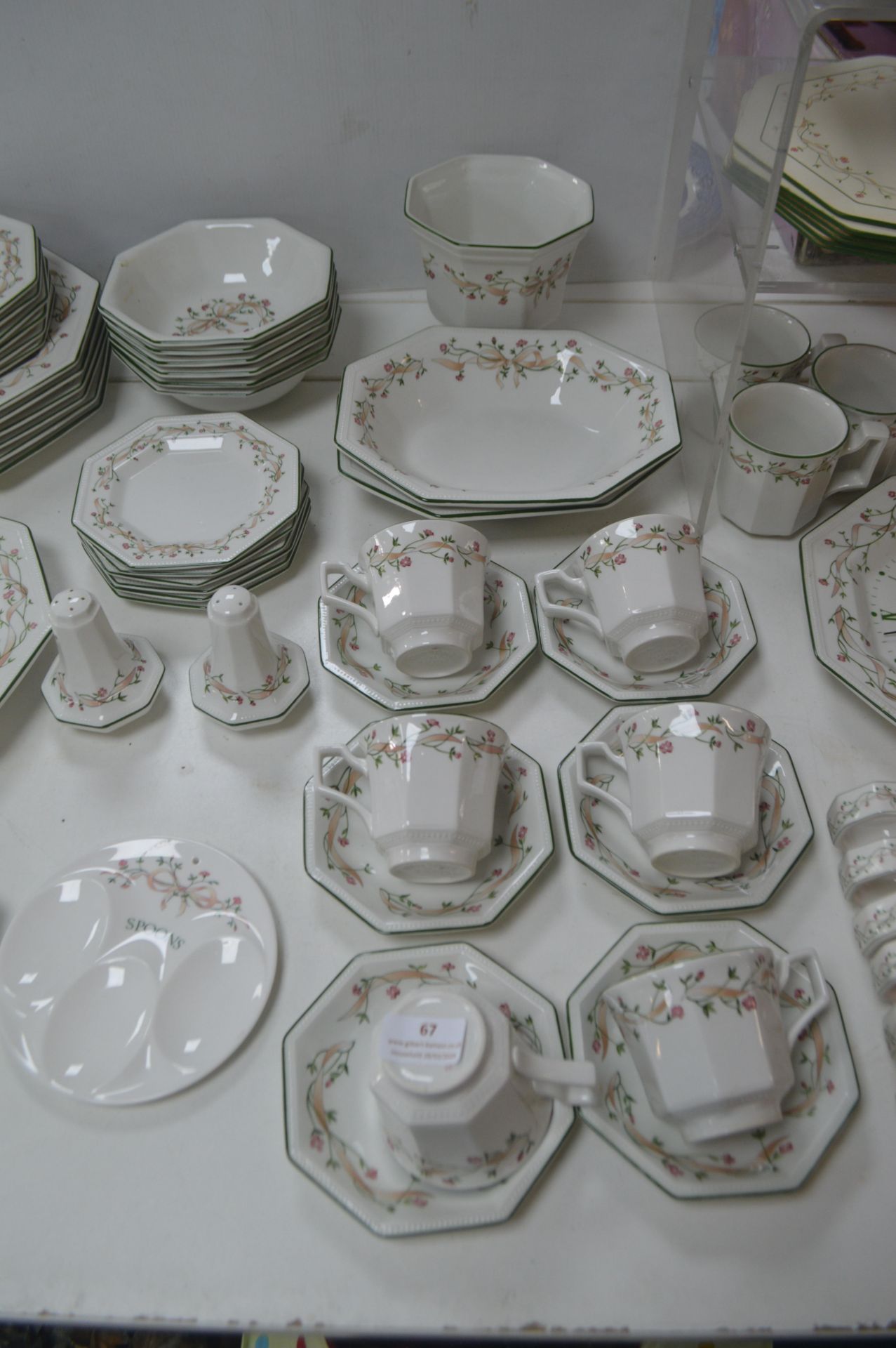 Johnson Brothers Eternal Beau Pattern Dinner Servi - Image 3 of 4