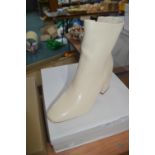 Lady's Cream Fashion Boots Size: 6