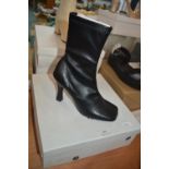 Lady's Black Fashion Boots Size: 3