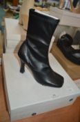 Lady's Black Fashion Boots Size: 3