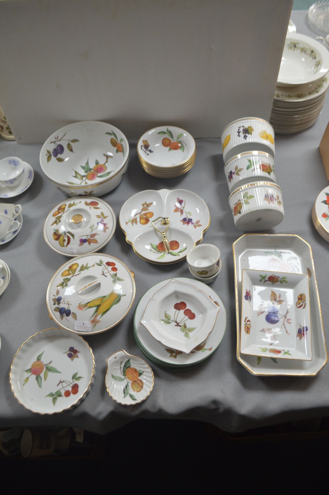 Royal Worcester Evesham Ware 20+pcs