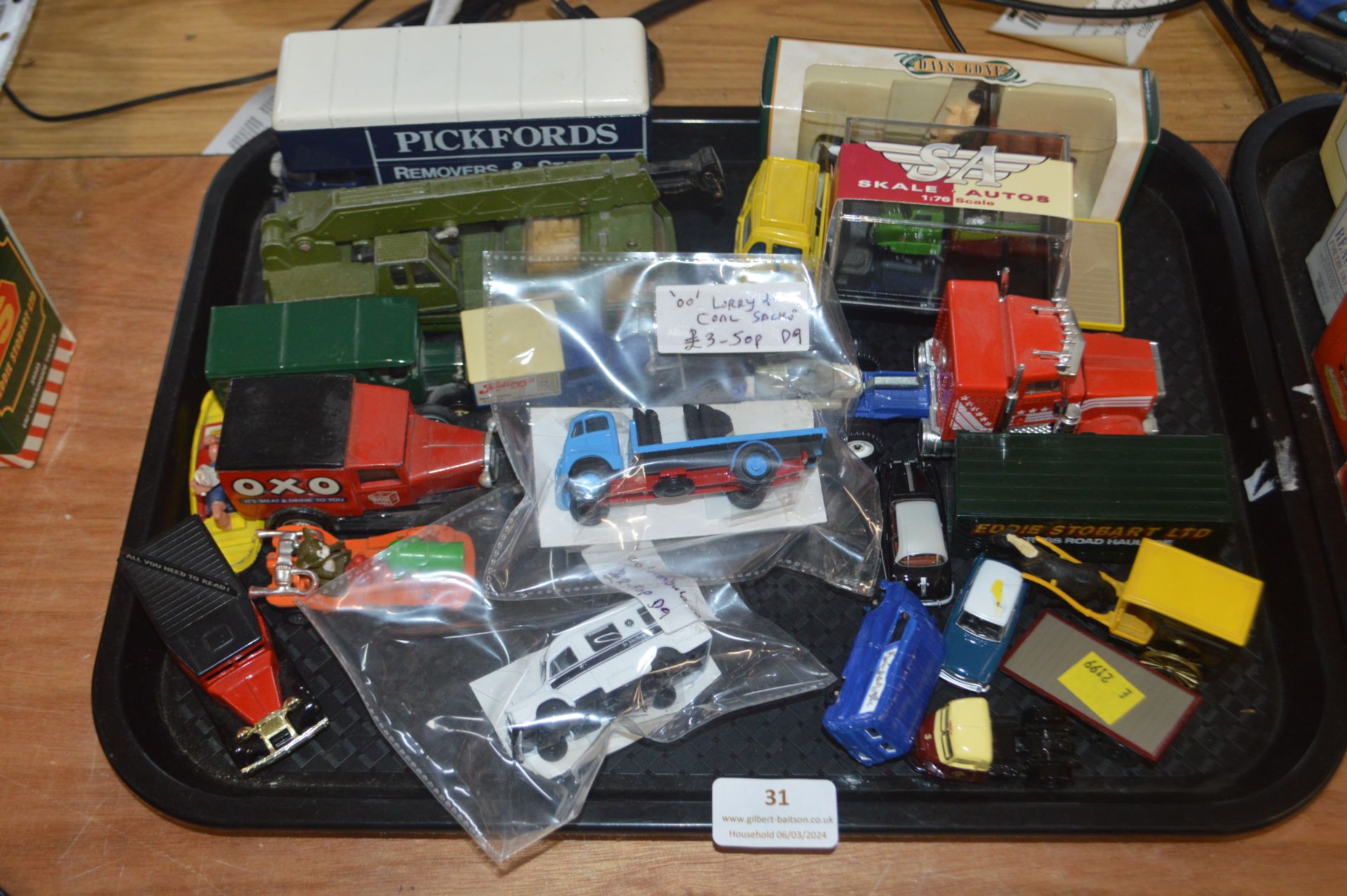 Tray Lot of Diecast Vehicles Including OO Gauge