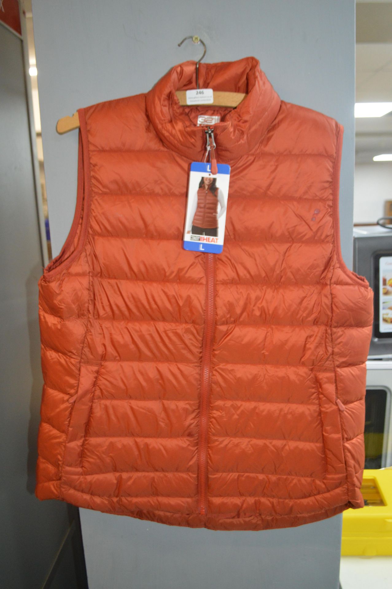 *32 Degrees Heat Lady's Body Warmer Size: L