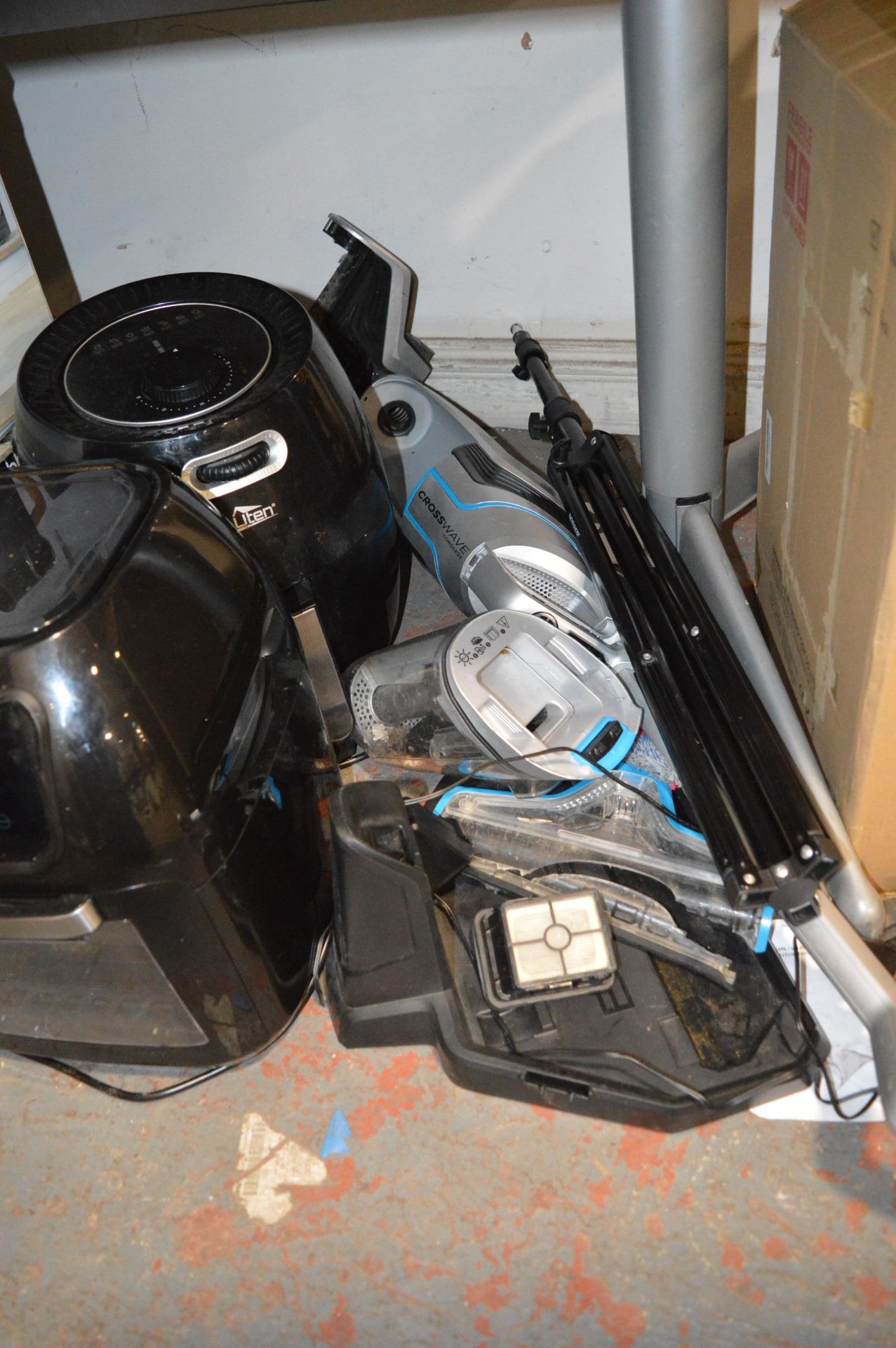 *Mixed Lot of Salvage Including Microwaves, Air Fryers, Carpet Washers, Mirrors, etc - Image 4 of 5
