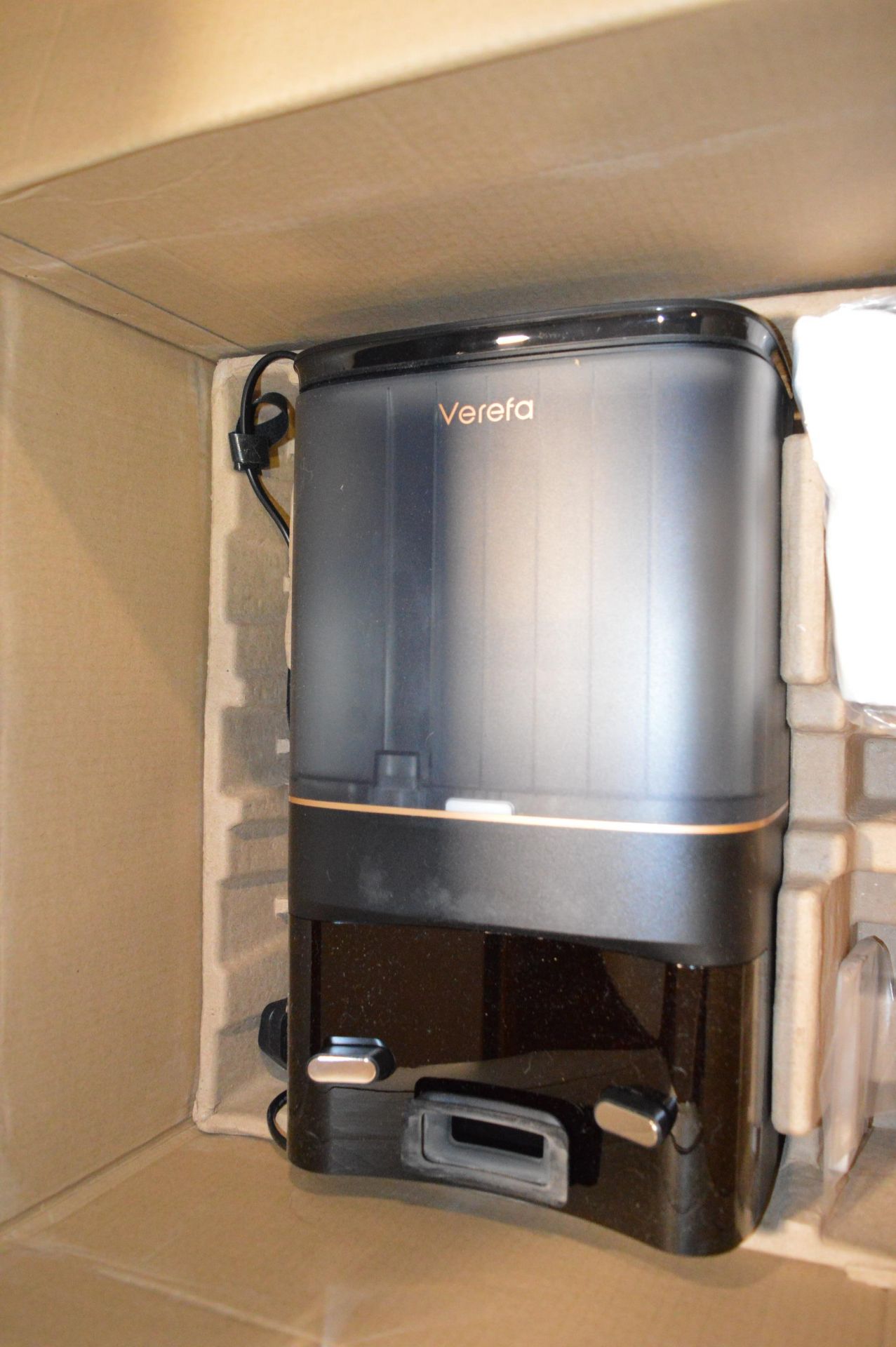 *Verefa Auto Empty Robot Vacuum Cleaner - Image 2 of 3