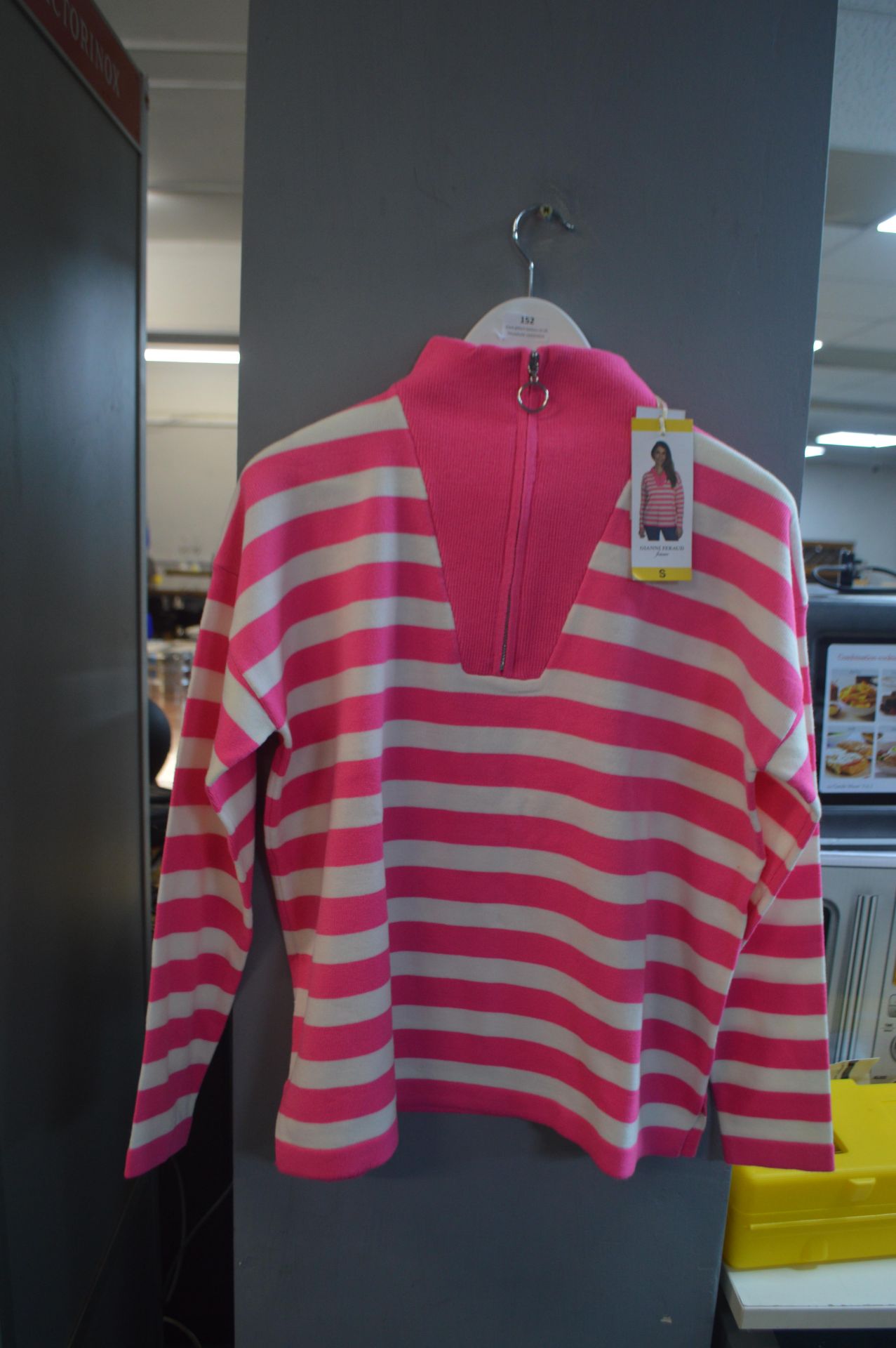 *Gianni Feraud Lady's Stripe Top Size: S