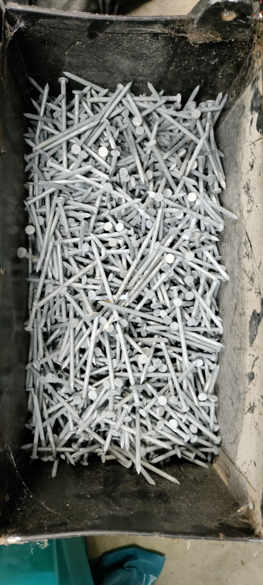 *Aluminium Toolbox Containing Galvanised 3” Nails (Location: 64 King Edward St, Grimsby, DN31 3JP, - Bild 2 aus 2