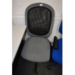 *Contemporary Style Mesh Back Operators Chair (Location: 64 King Edward St, Grimsby, DN31 3JP,