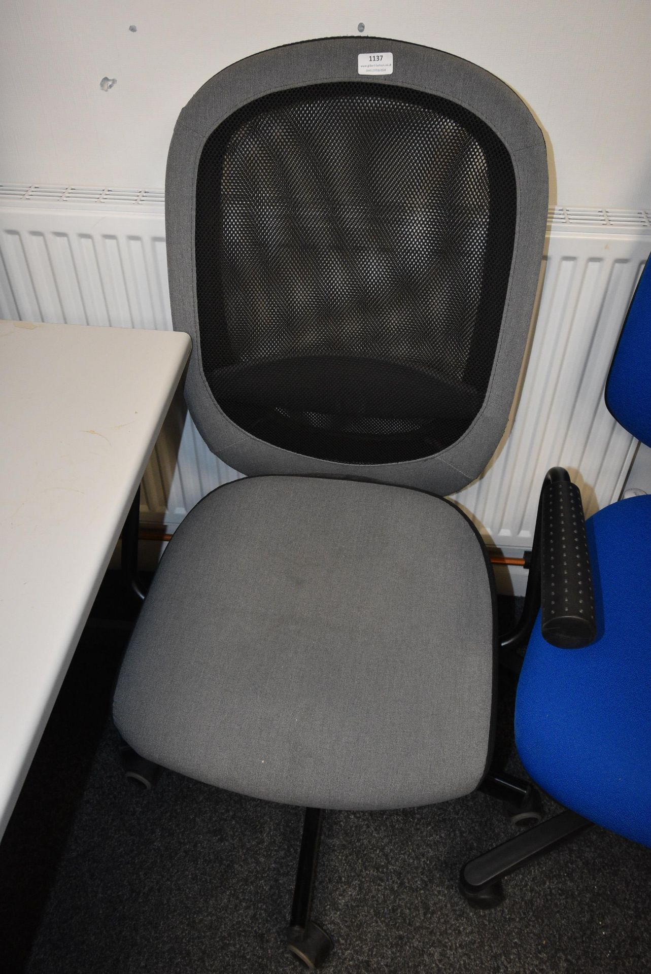 *Contemporary Style Mesh Back Operators Chair (Location: 64 King Edward St, Grimsby, DN31 3JP,