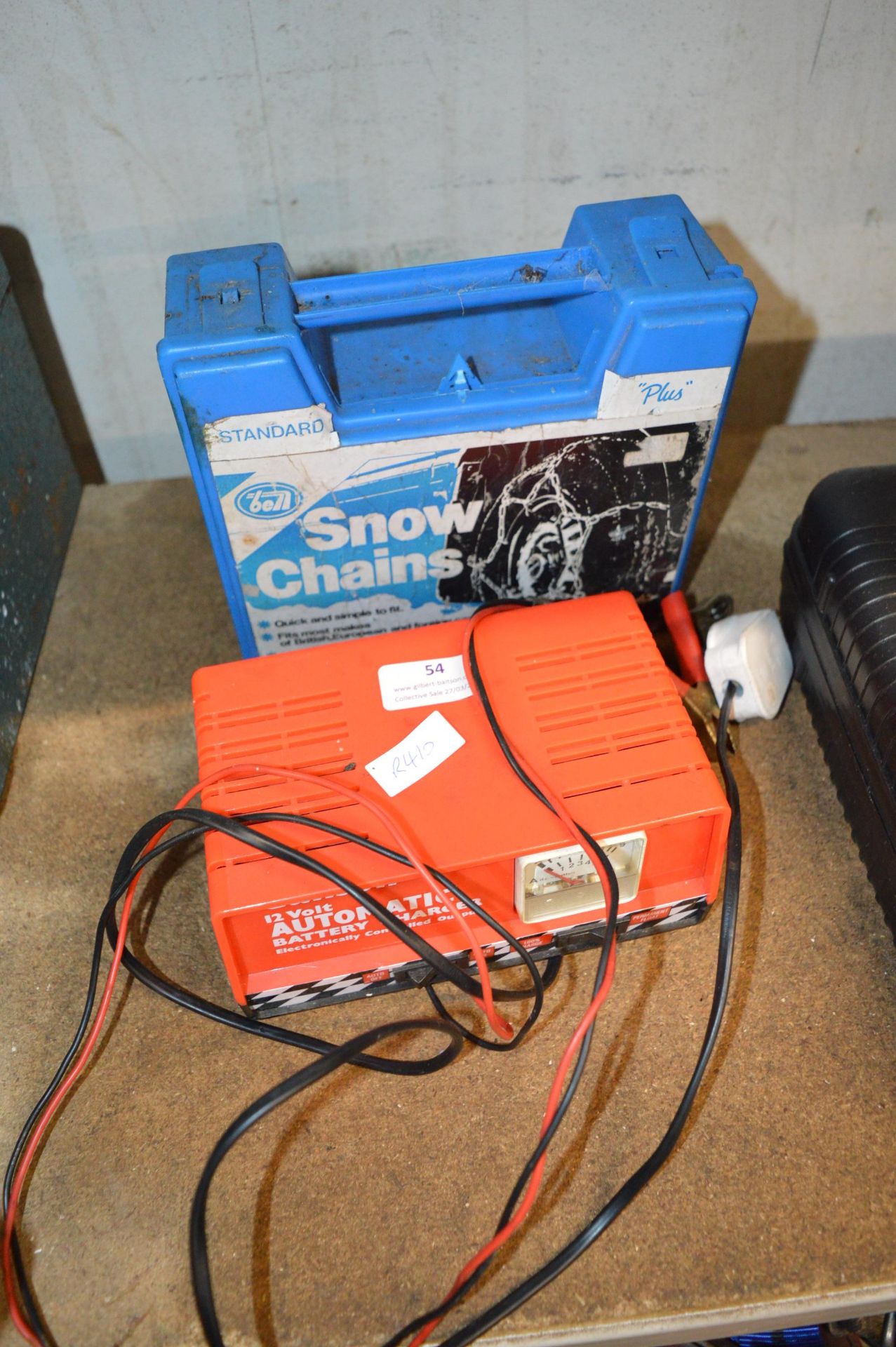 Wheel Snow Chain and a Gunsen 12v Automatic Batter