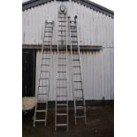 *Aluminium 18 Rung Extending Ladder (Centre Pictured Item Only) (Location: 64 King Edward St,
