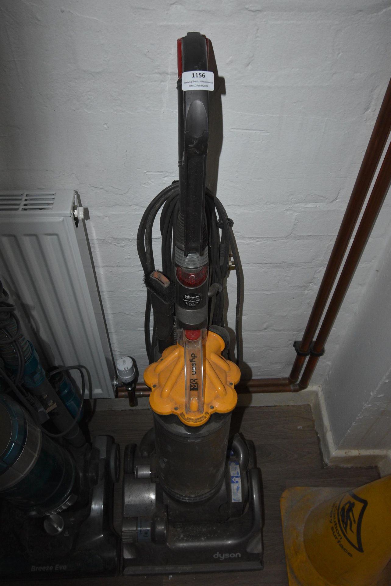 *Dyson DC33 Upright Vacuum Cleaner (Location: 64 King Edward St, Grimsby, DN31 3JP, Viewing