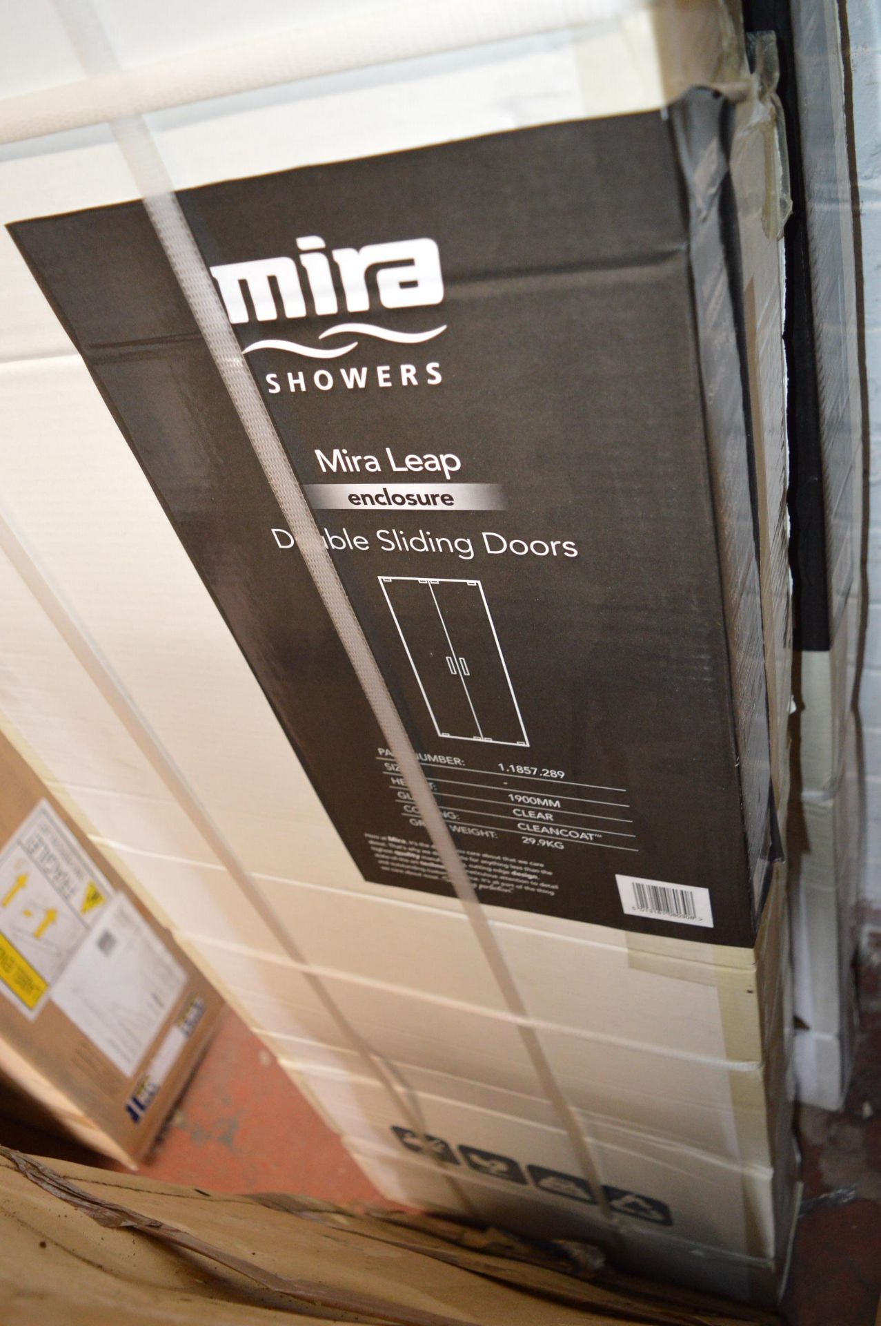 *Three Assorted Shower Doors and Chrome Towel Radi - Bild 4 aus 4