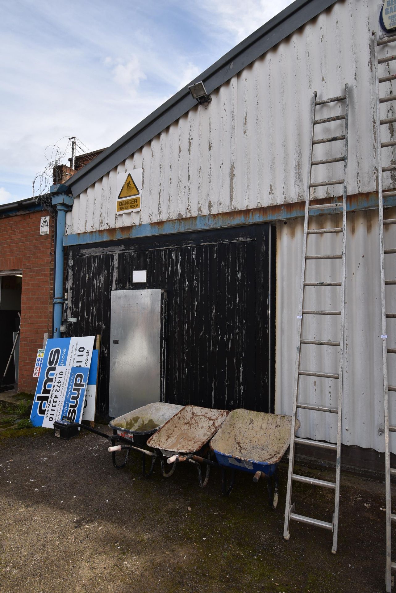 *Aluminium 16 Rung Ladder (Location: 64 King Edward St, Grimsby, DN31 3JP, Viewing Tuesday 26th,