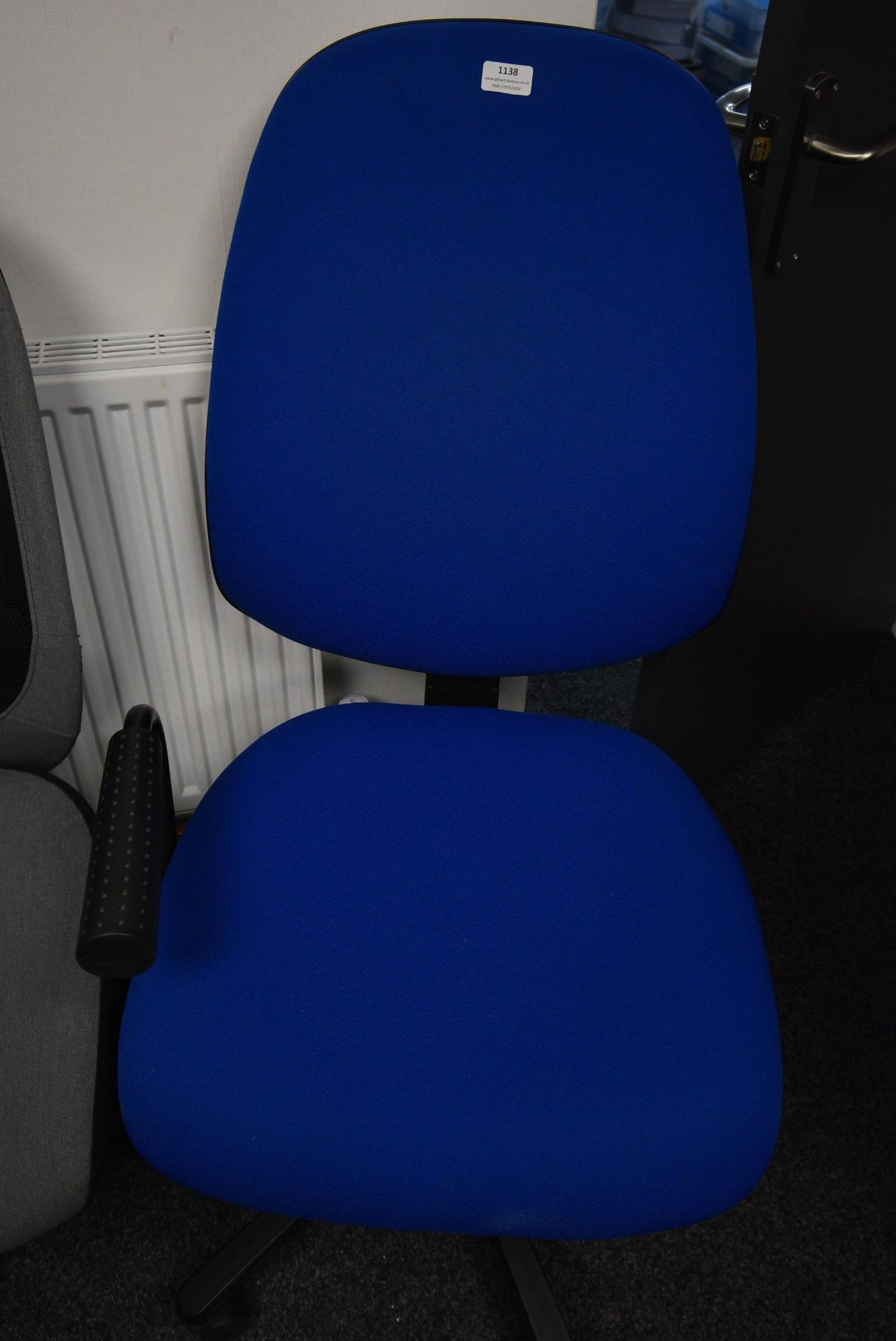 *Blue High Back Gas-Lift Operators Chair (Location: 64 King Edward St, Grimsby, DN31 3JP, Viewing